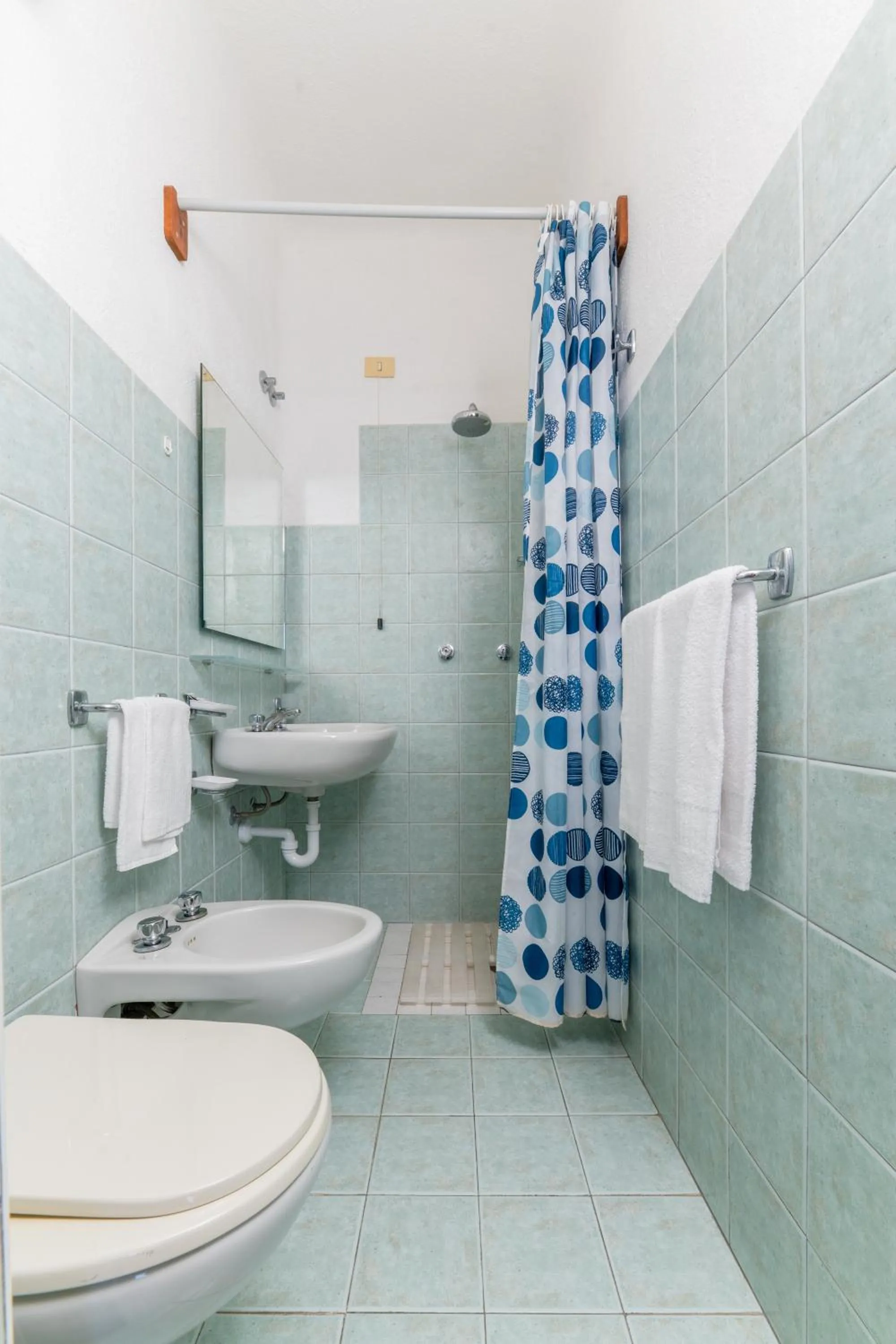 Shower in Hotel Sunset Green