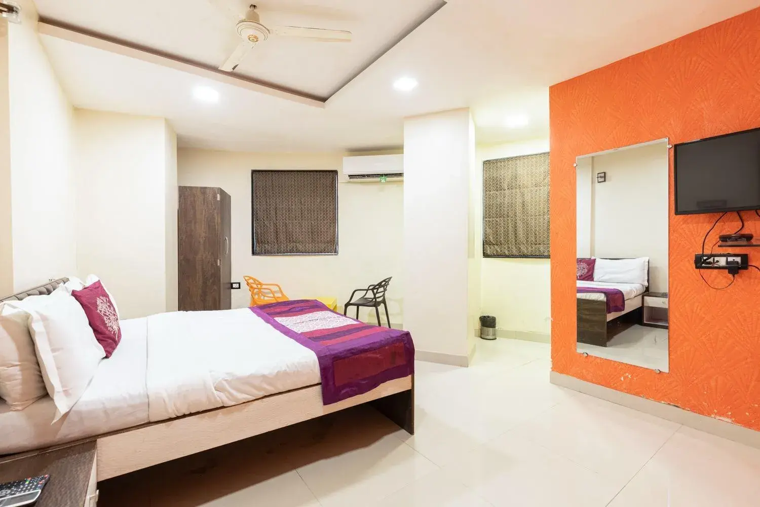 Deluxe Double Room - single occupancy in Hotel Girgaon Palace Near Chowpatty Beach Deluxe Double Room - single occupancy in Hotel Girgaon Palace Near Chowpatty Beach