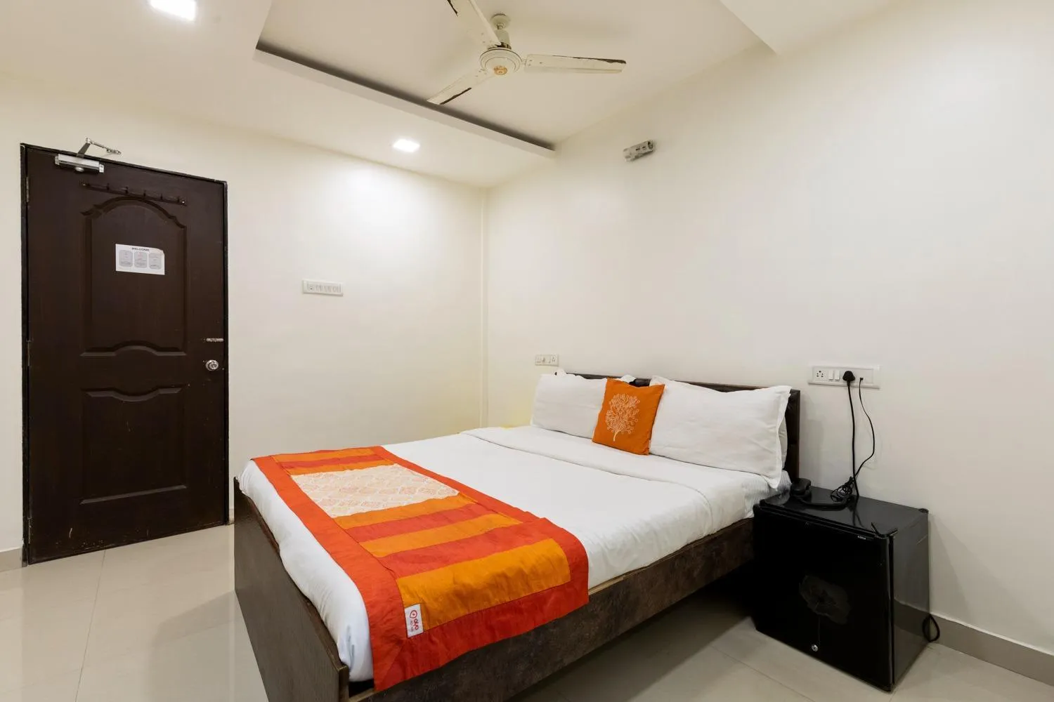 Bed in Hotel Girgaon Palace Near Chowpatty Beach