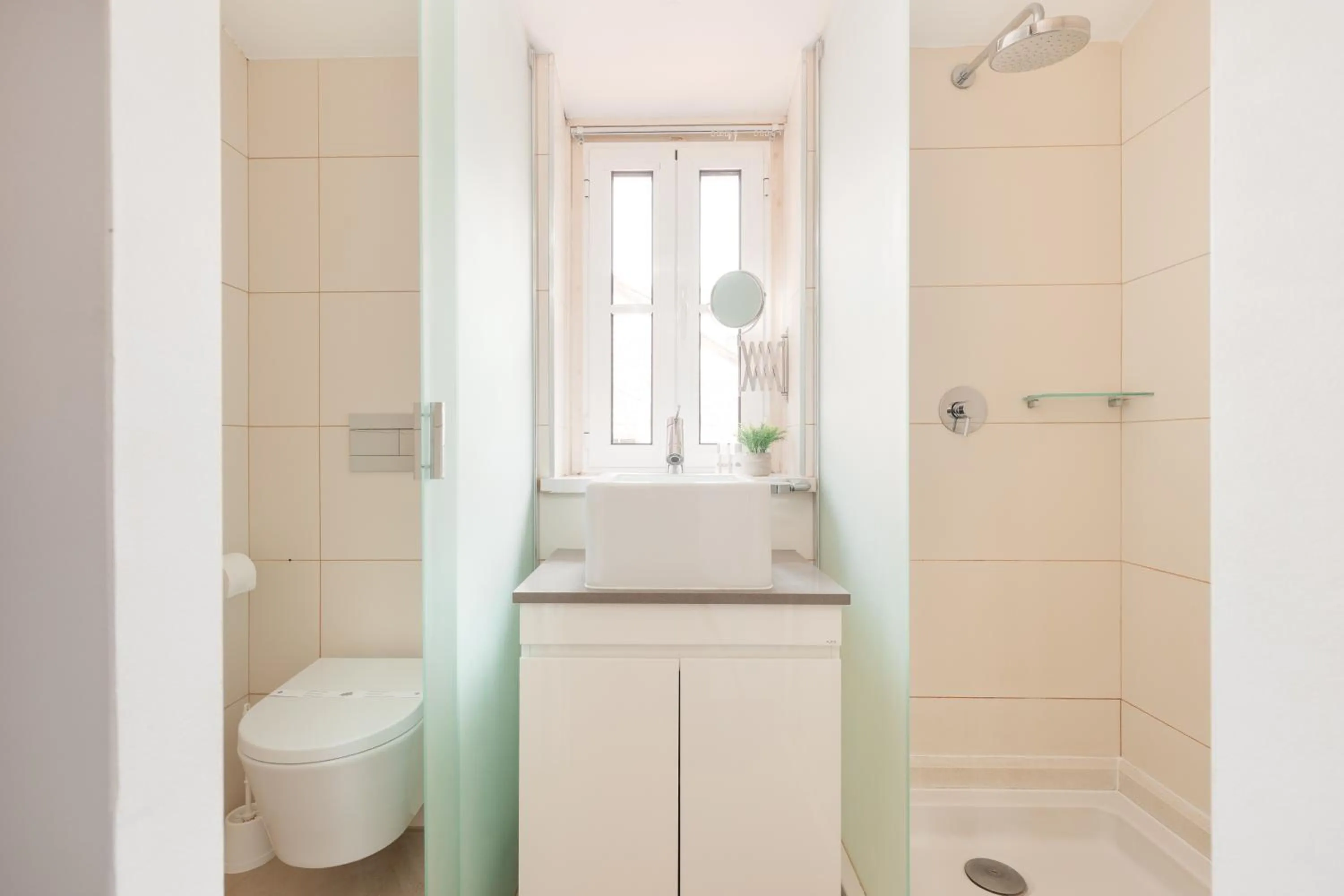 Shower in Serenata Hotel & Hostel Coimbra