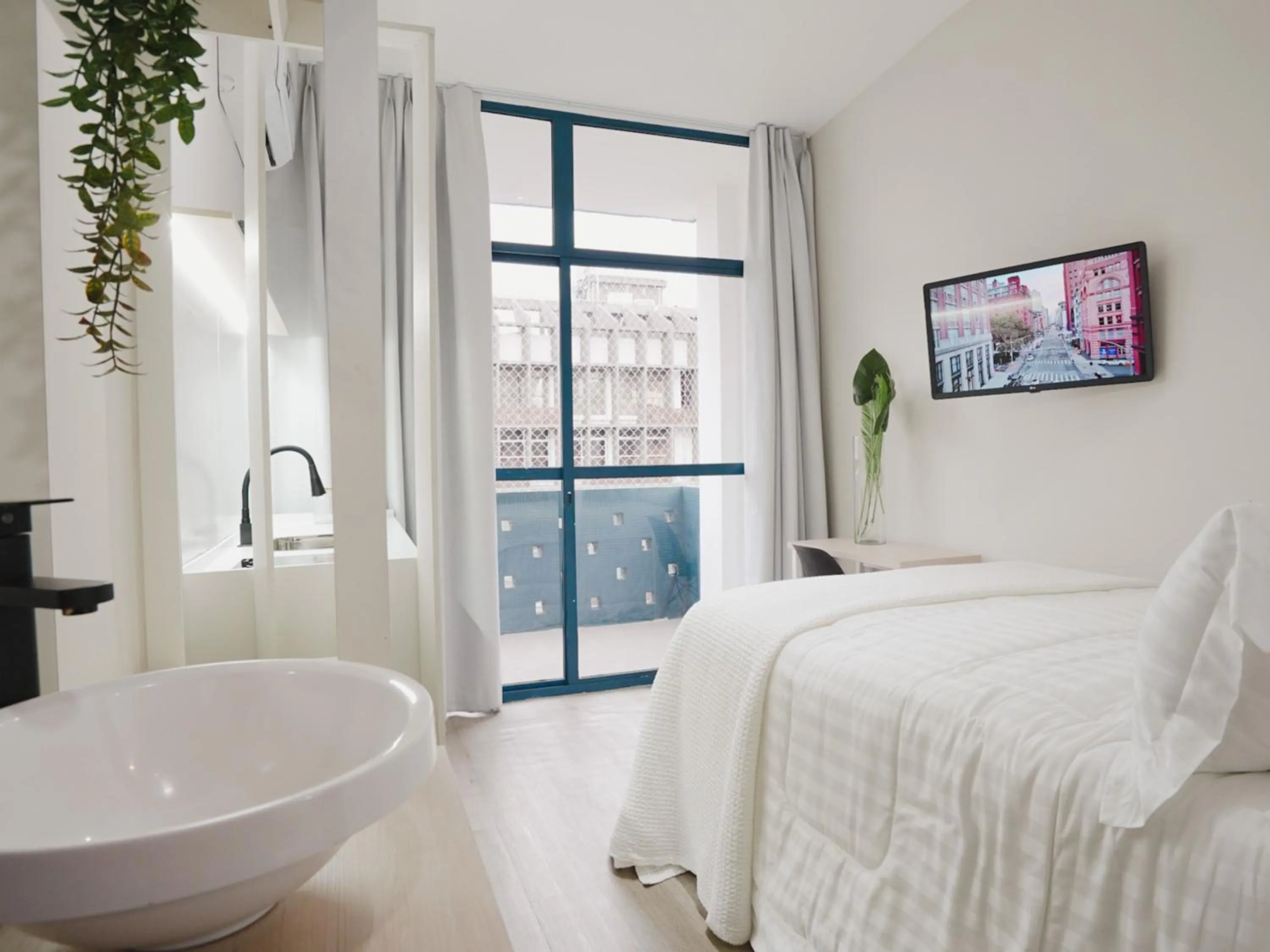 Patio, Bed in Apê Metrô Paraíso