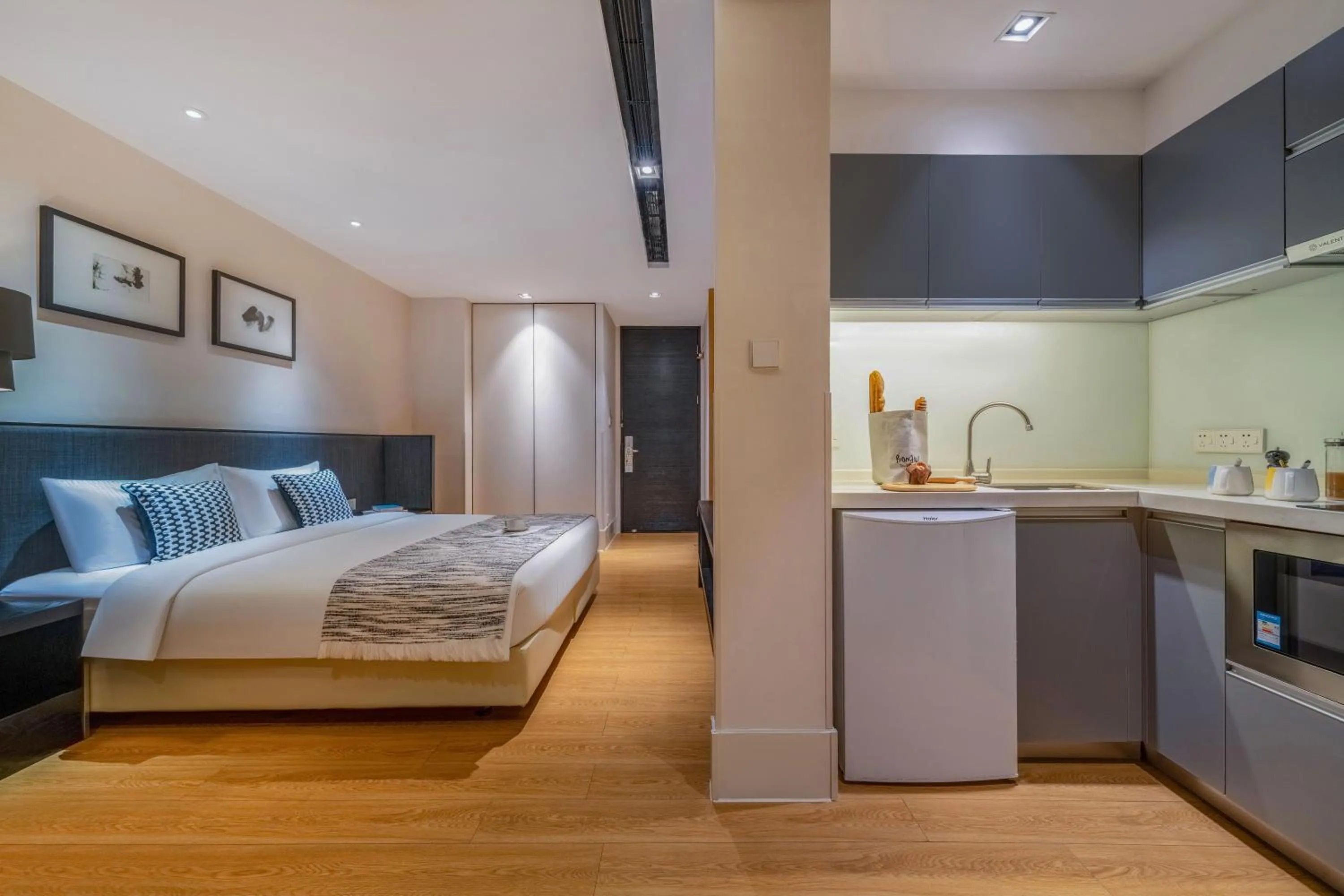 Communal lounge/ TV room, Bed in Citadines South Chengdu