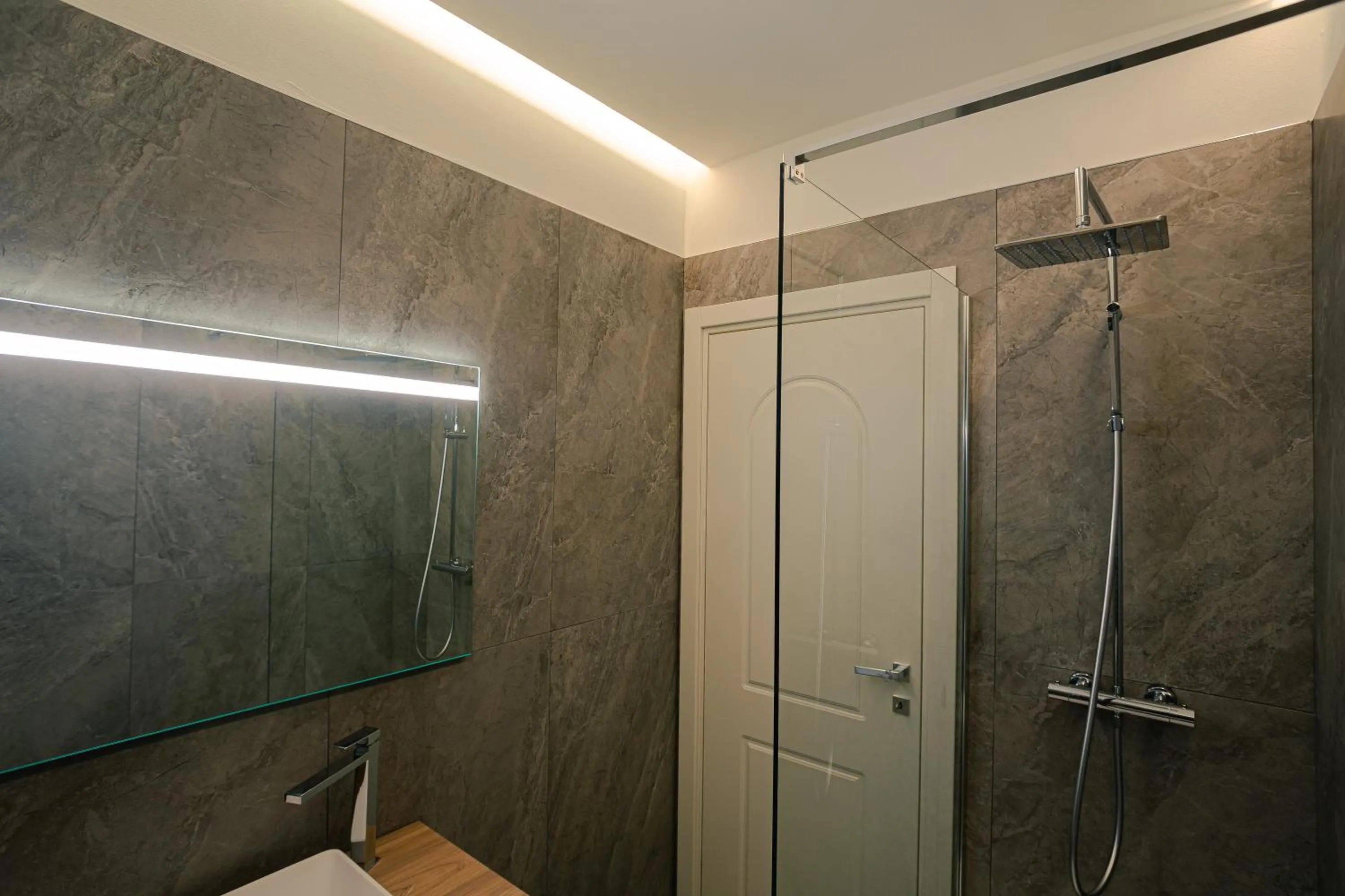 Bathroom in Verona Centre Suite - Silkeys