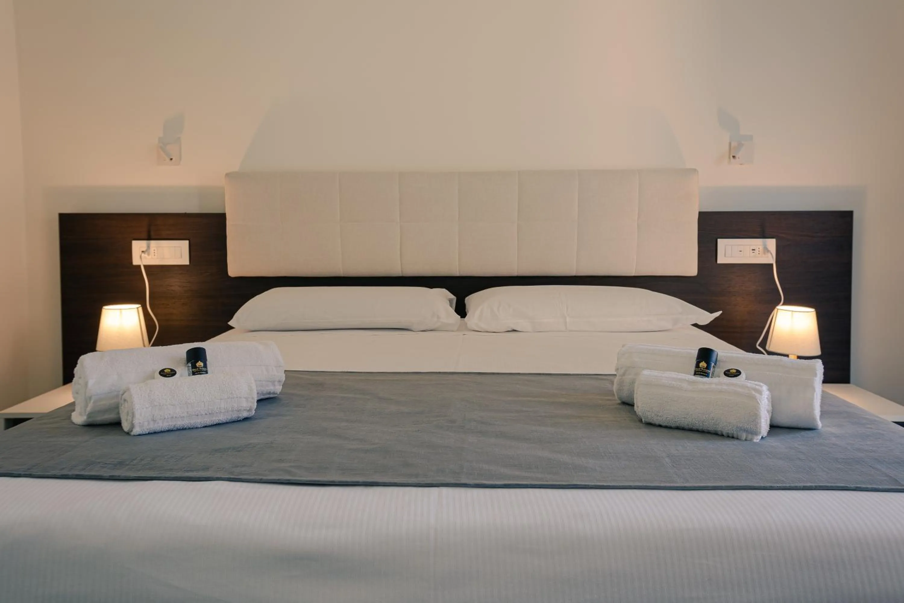 Bed in Verona Centre Suite - Silkeys