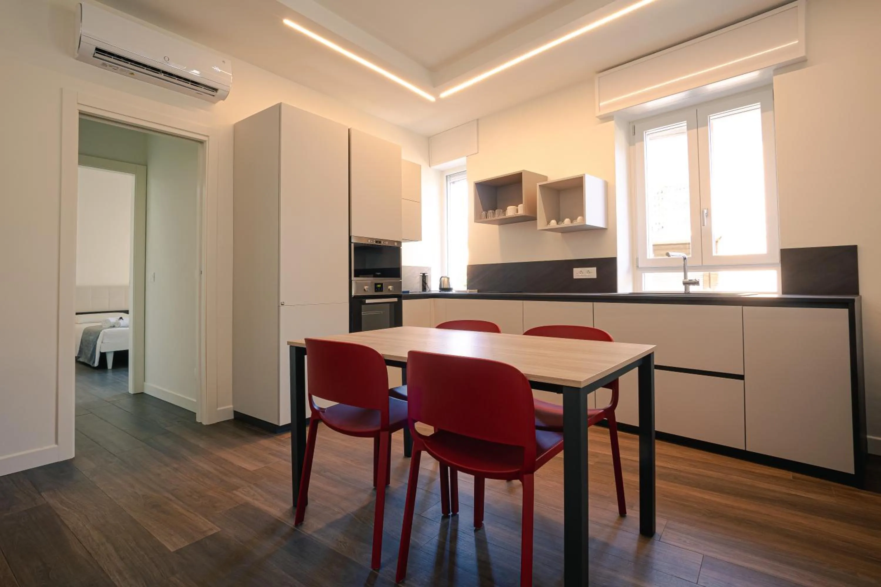 Dining area in Verona Centre Suite - Silkeys
