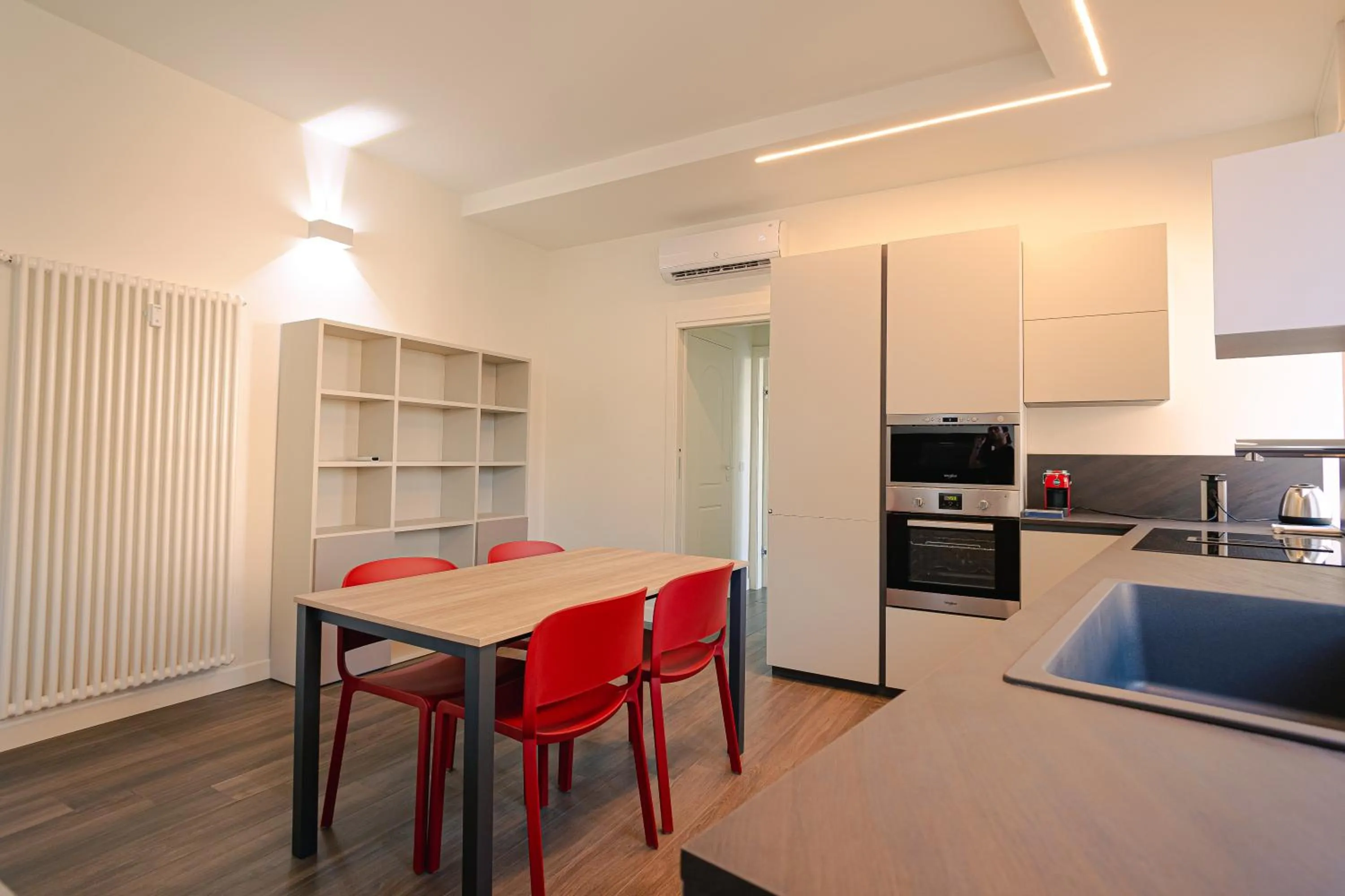 Dining area in Verona Centre Suite - Silkeys