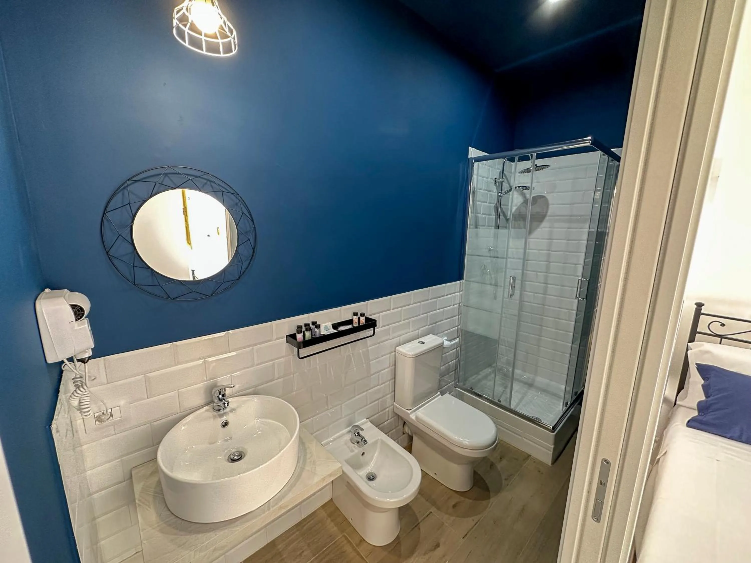 Shower in Central Perk