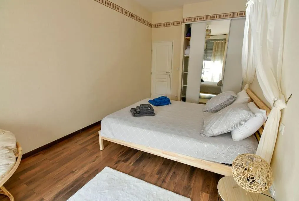 Bed in Grand appartement de haut standing en centre-ville