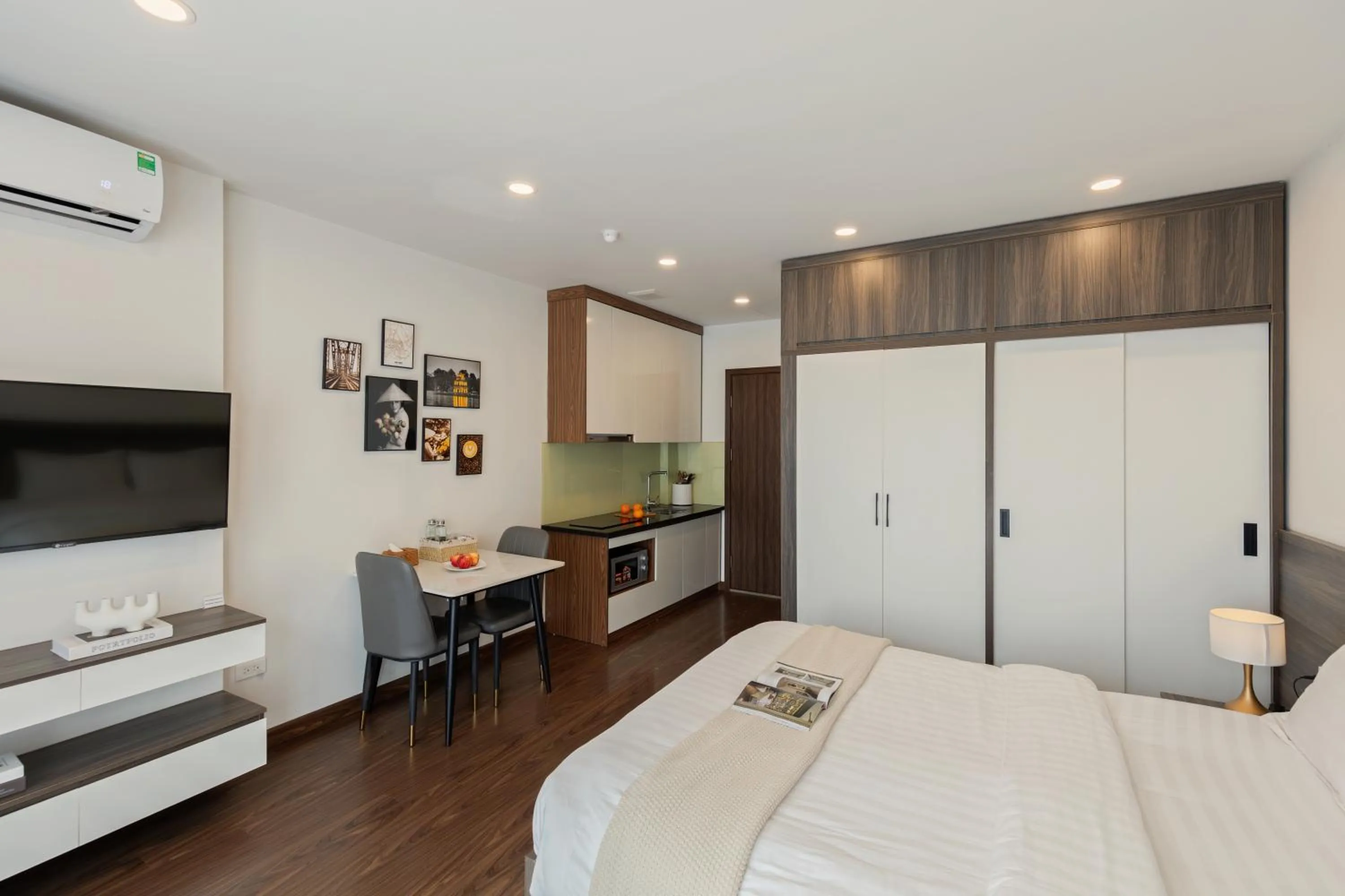 Communal lounge/ TV room, Bed in NB APARTMENT - KIM MA