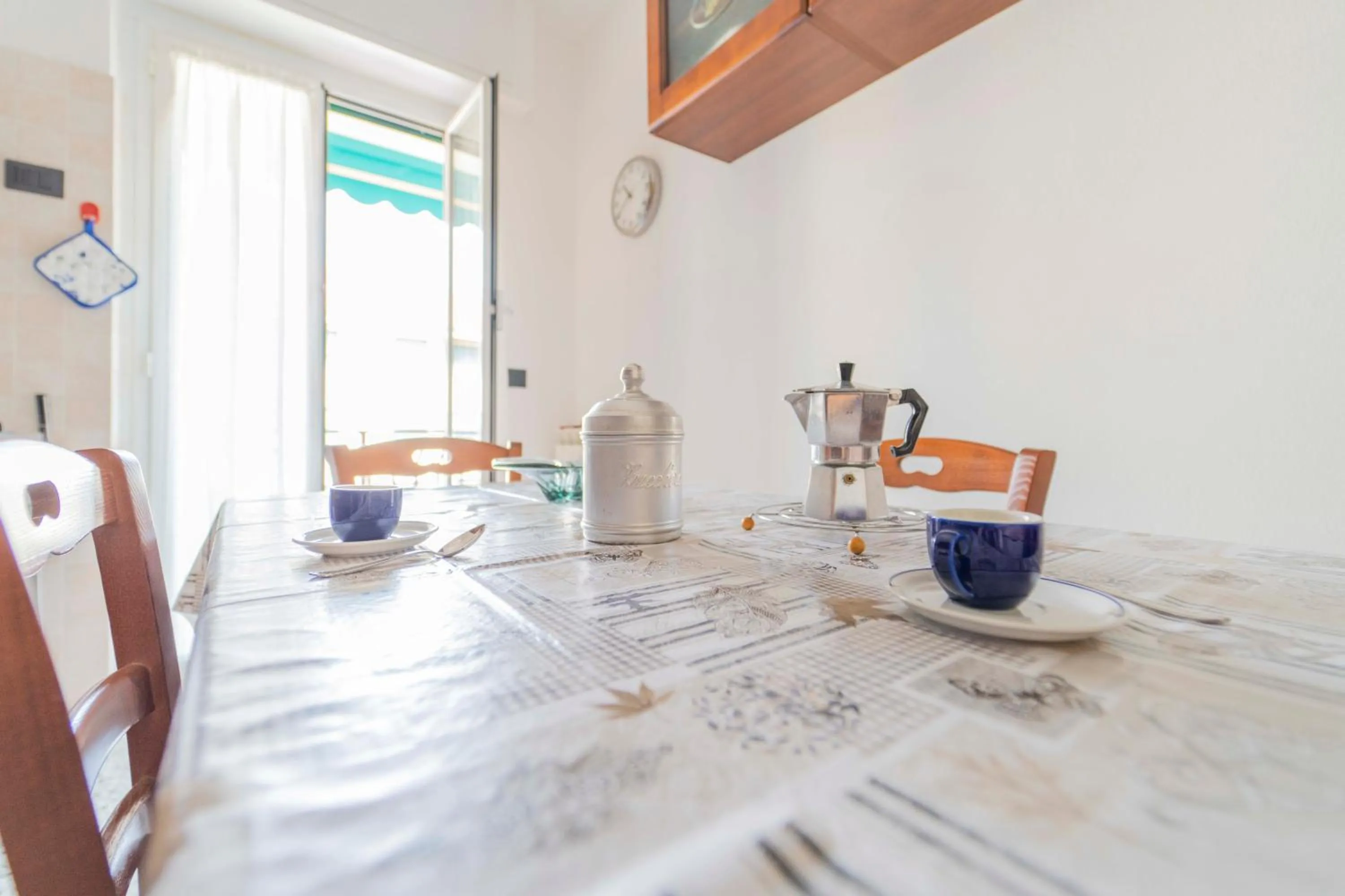 Dining area in 193 - Casa Via della Chiusa - centralissimo e vicino alla baia del silenzio, spiaggia e mare 150m - Parcheggio GRATIS incluso e Aria condizionata