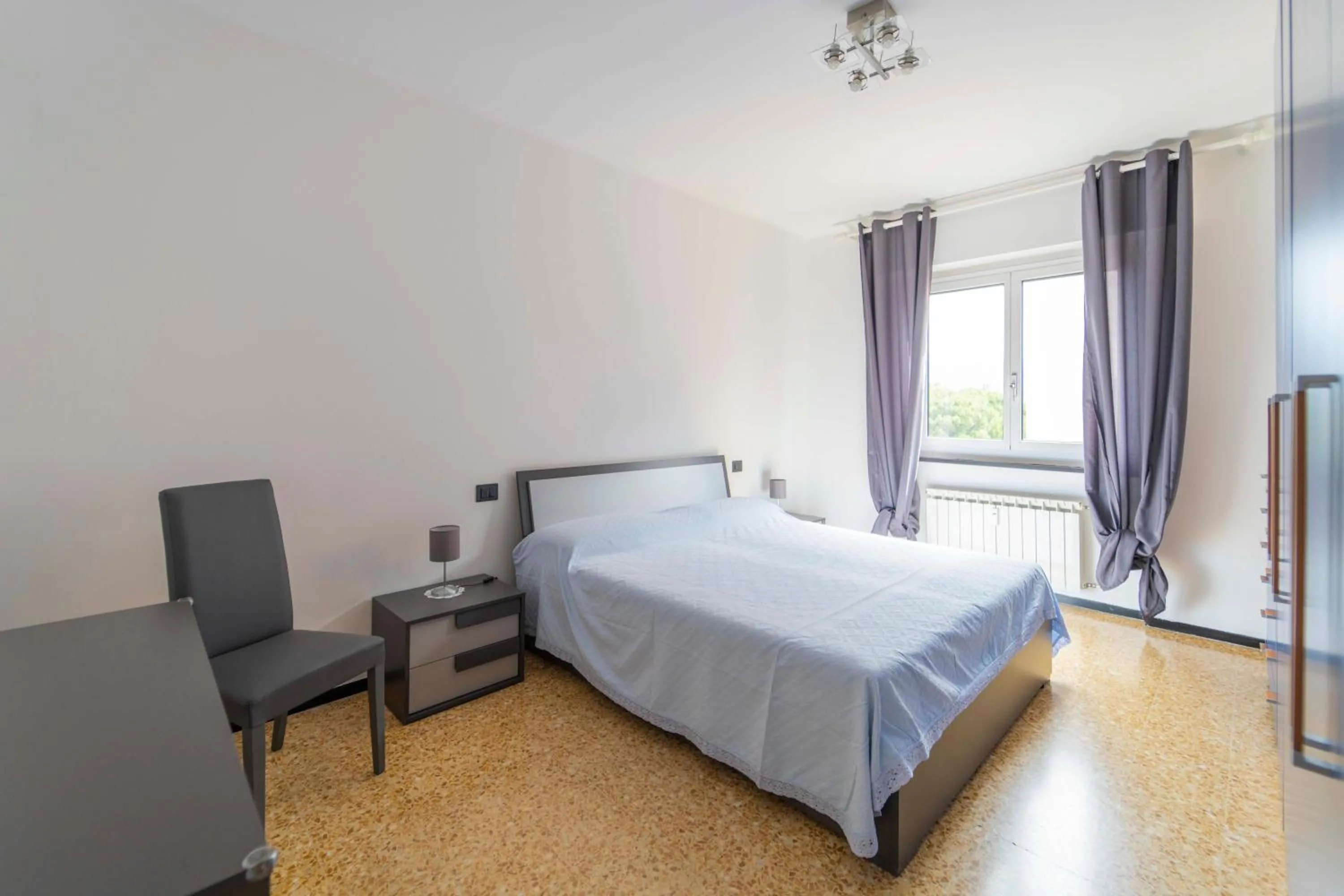 Bedroom, Bed in 193 - Casa Via della Chiusa - centralissimo e vicino alla baia del silenzio, spiaggia e mare 150m - Parcheggio GRATIS incluso e Aria condizionata