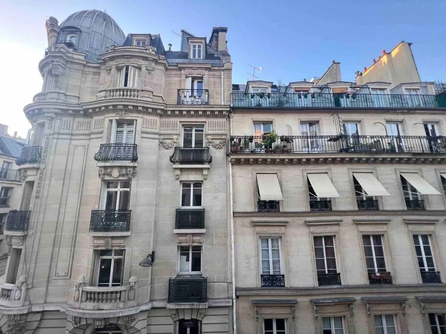 Promo! Beautiful apt near the Galeries Lafayette!