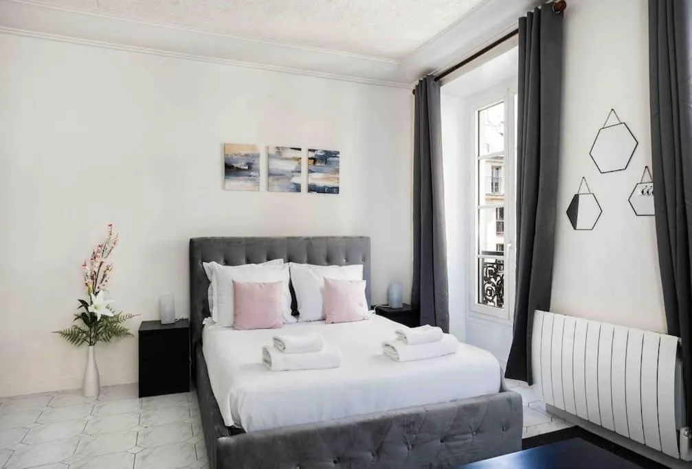 Bed in Promo! Beautiful apt near the Galeries Lafayette!