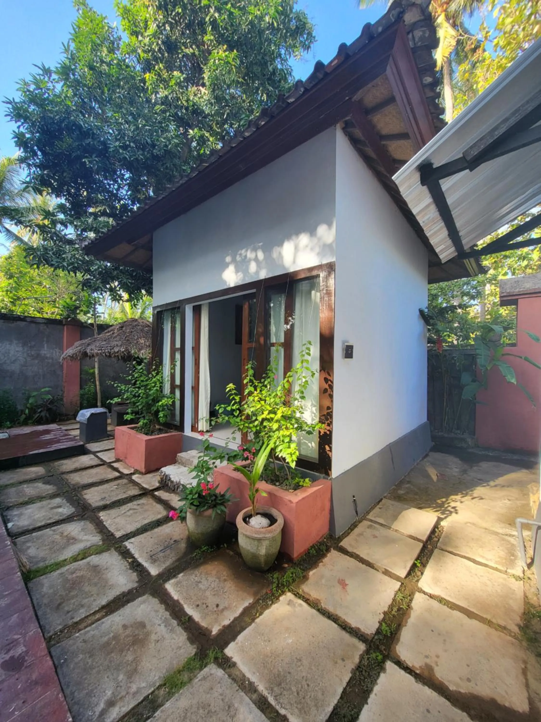 Property building in Exotic Backpackers