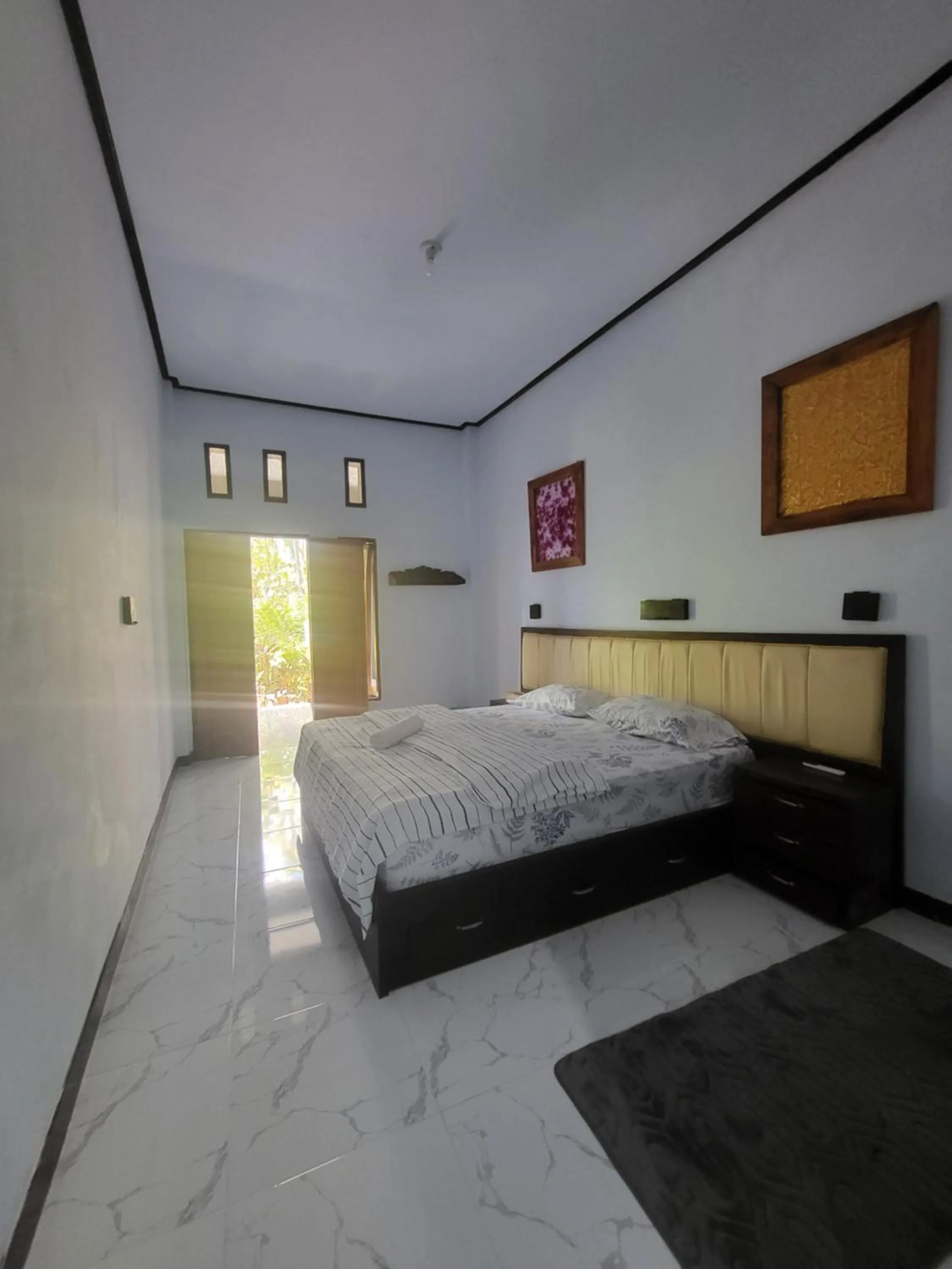 Bed in Exotic Backpackers