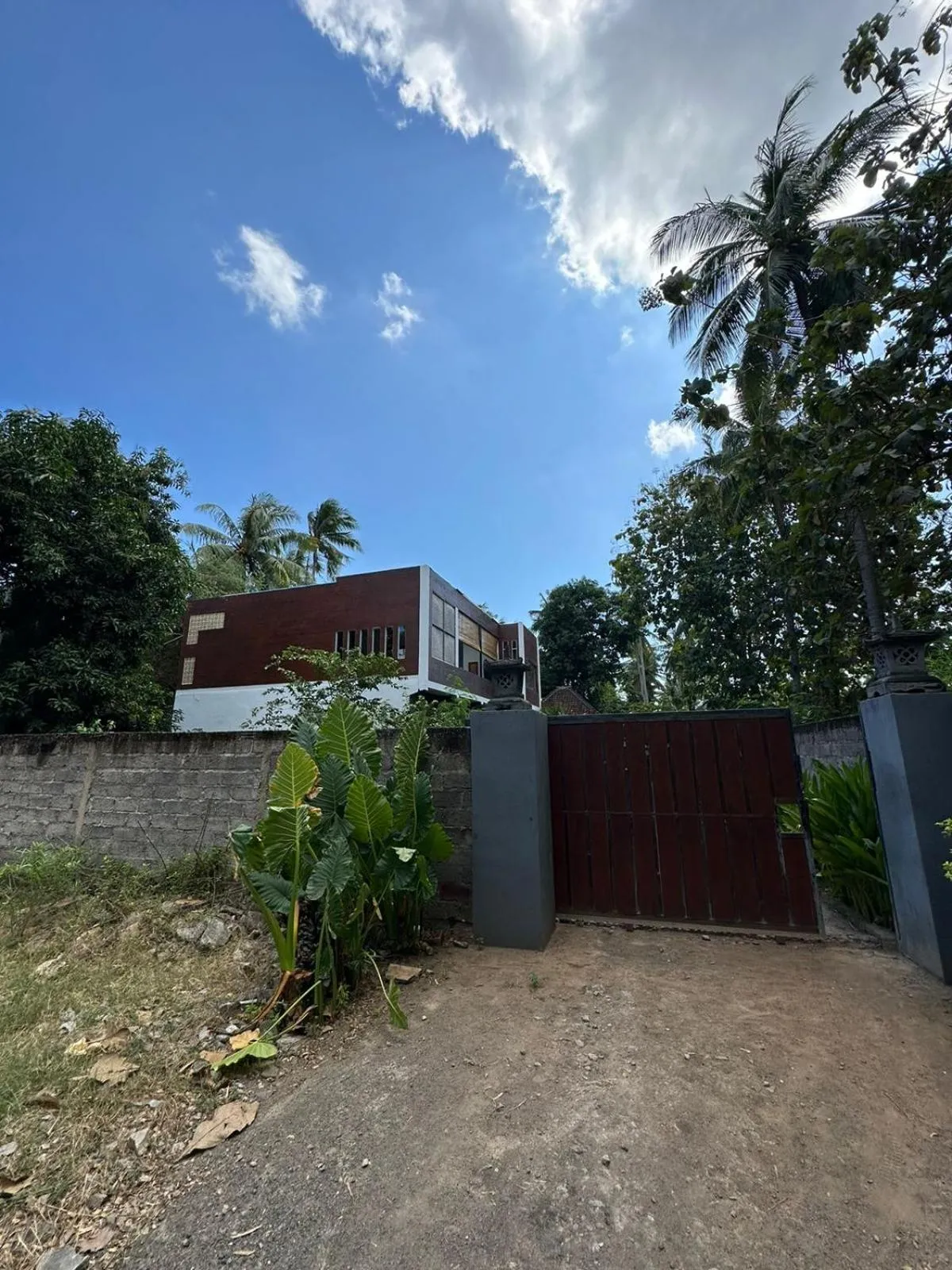 Property building in Exotic Backpackers