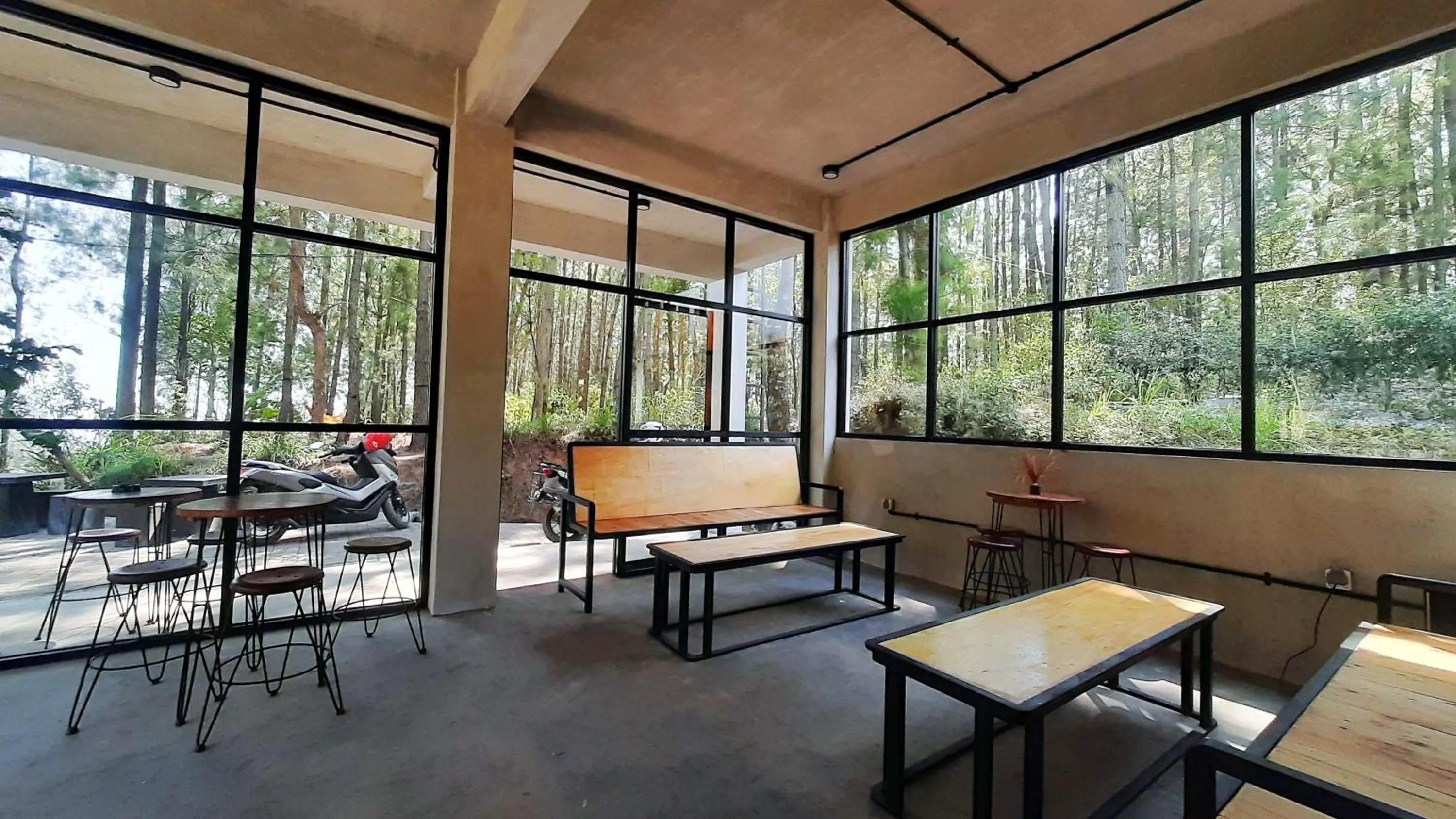 Restaurant/places to eat in Bromo Dormitory