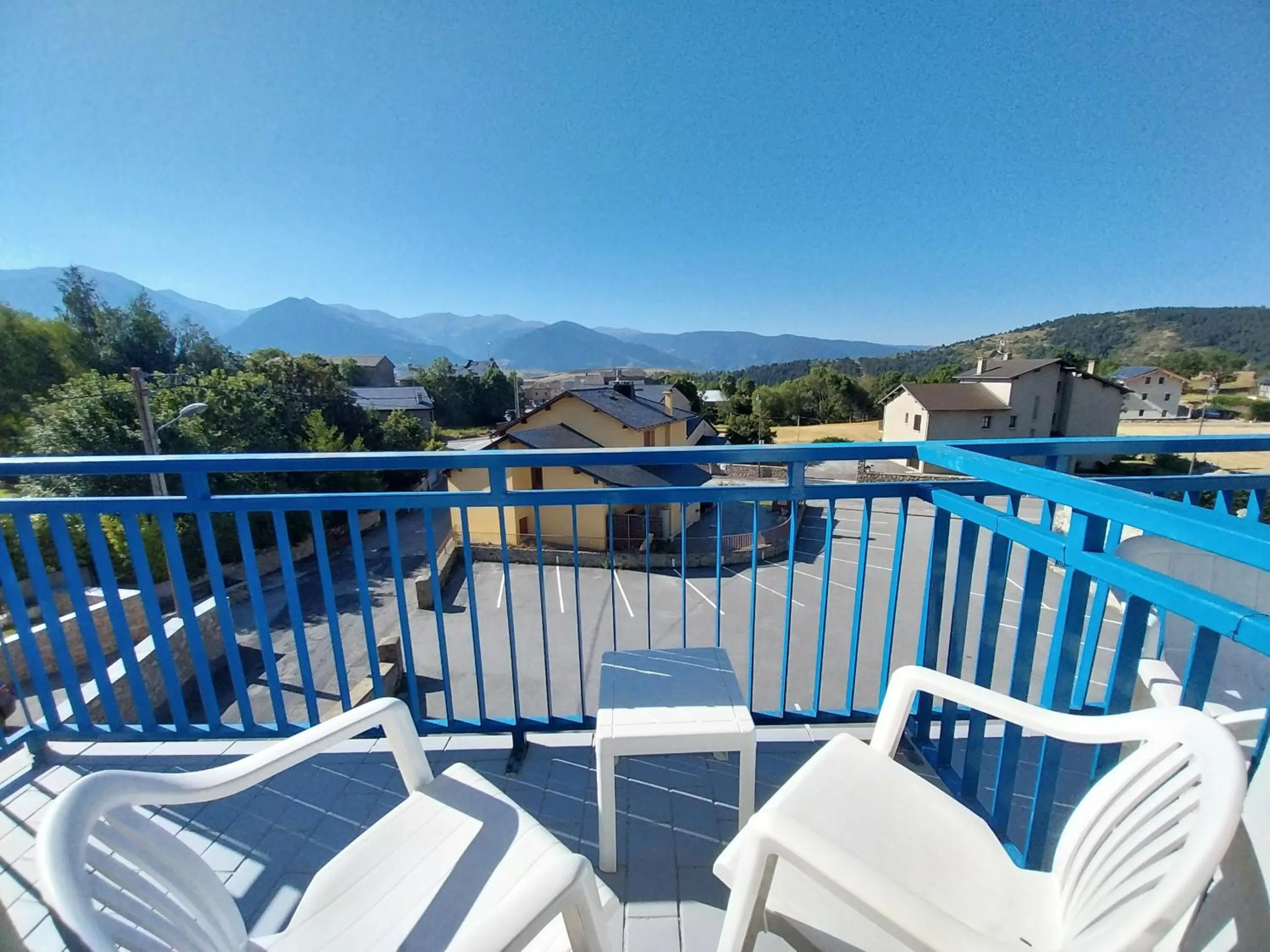 Mountain view in Hôtel L'Oustalet