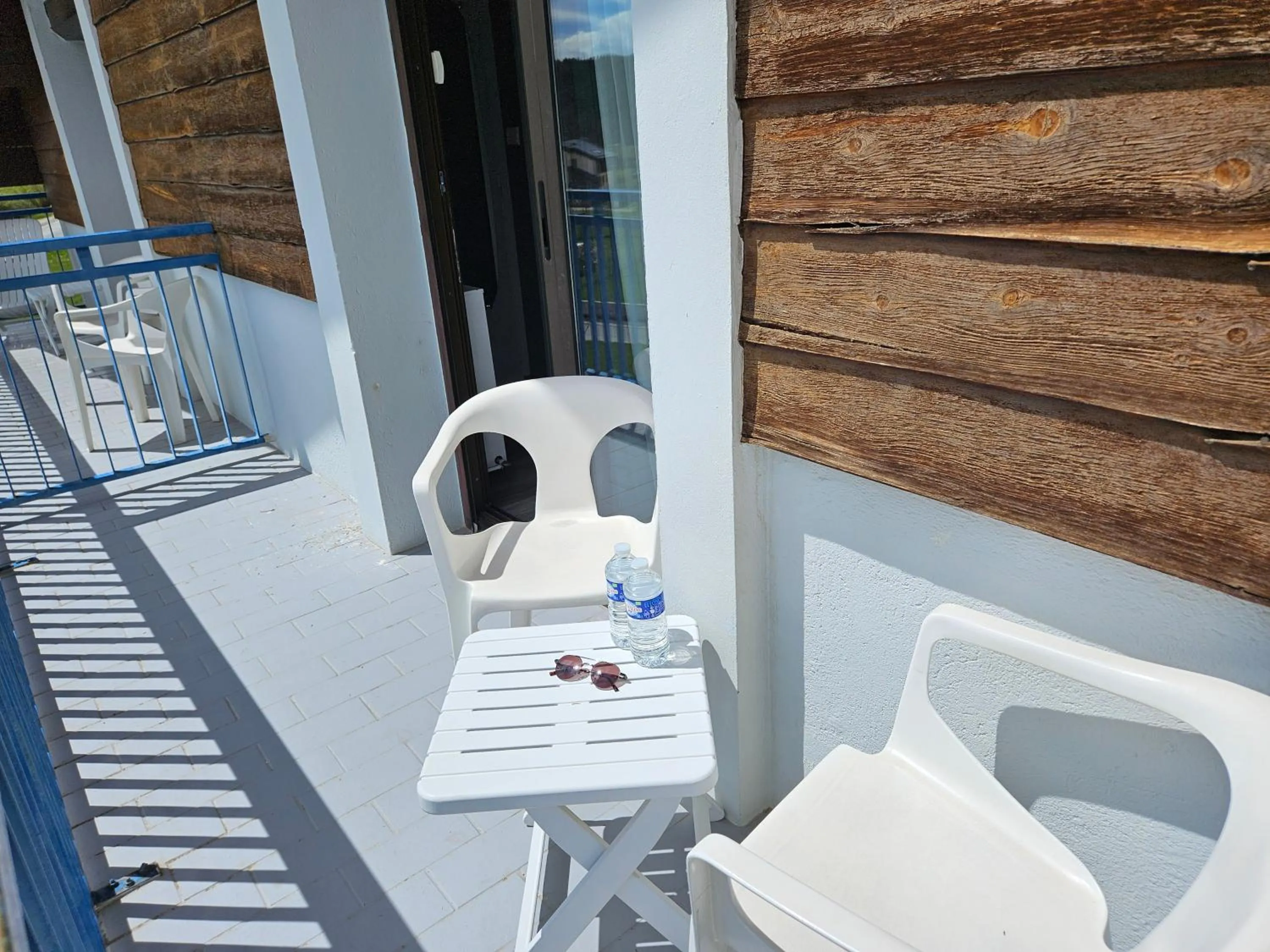 Patio in Hôtel L'Oustalet