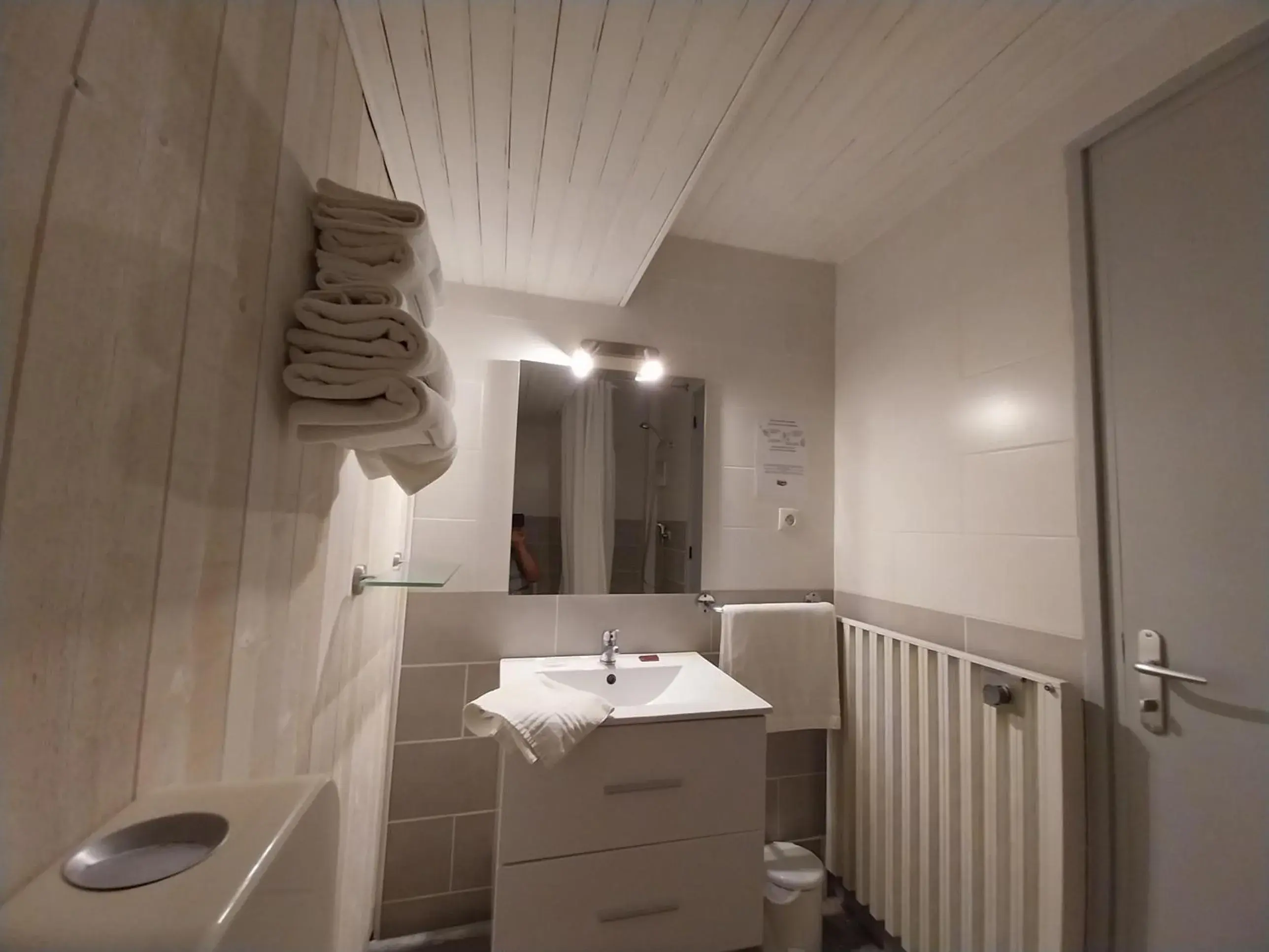 Triple Room in Hôtel L'Oustalet Triple Room in Hôtel L'Oustalet