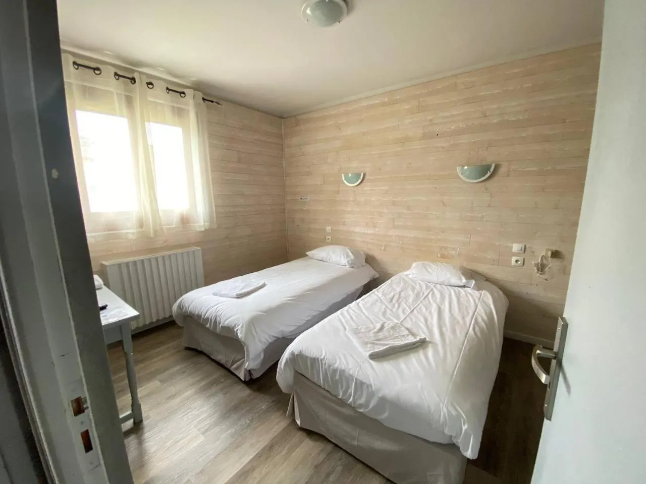 Bedroom, Bed in Hôtel L'Oustalet