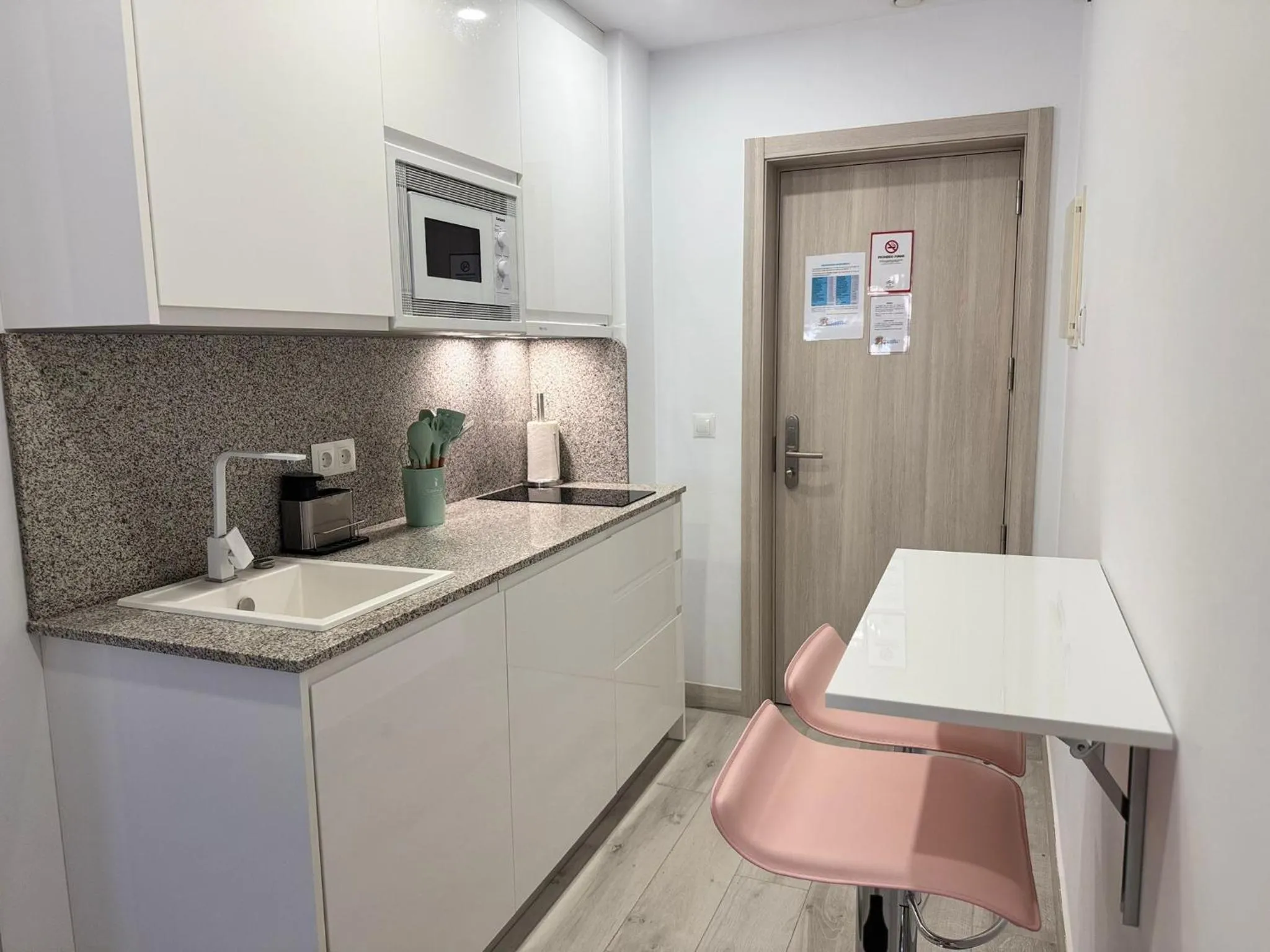 Kitchen or kitchenette in Hotel Apartamentos Antequera