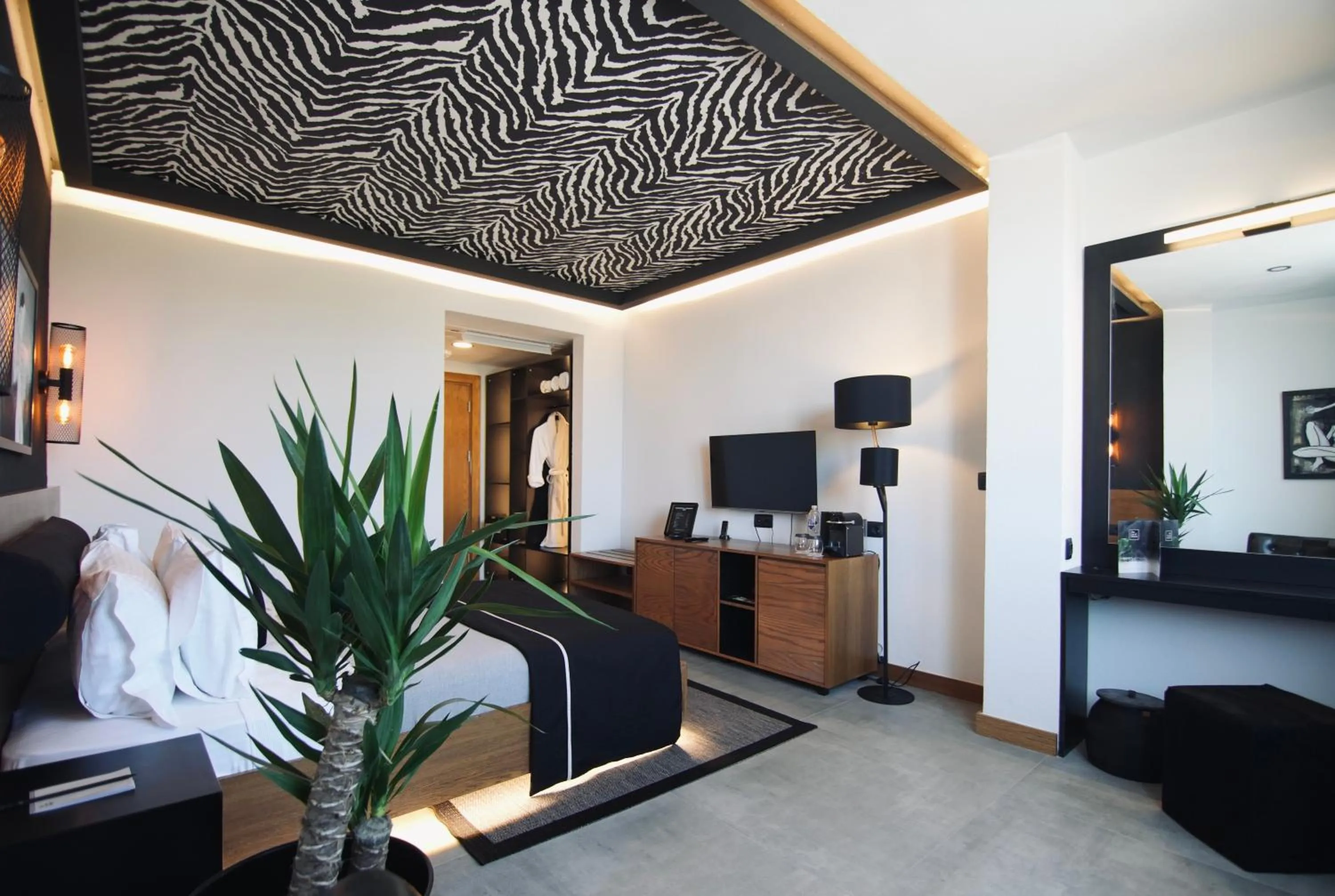 TV and multimedia, Bed in The Local House Alaçatı