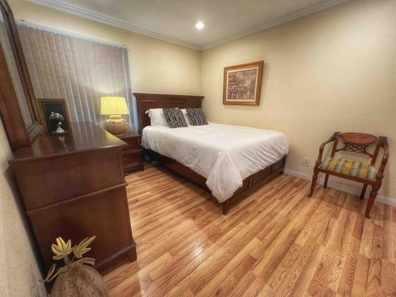 Pacific Beach Getaway Blocks From the Beach