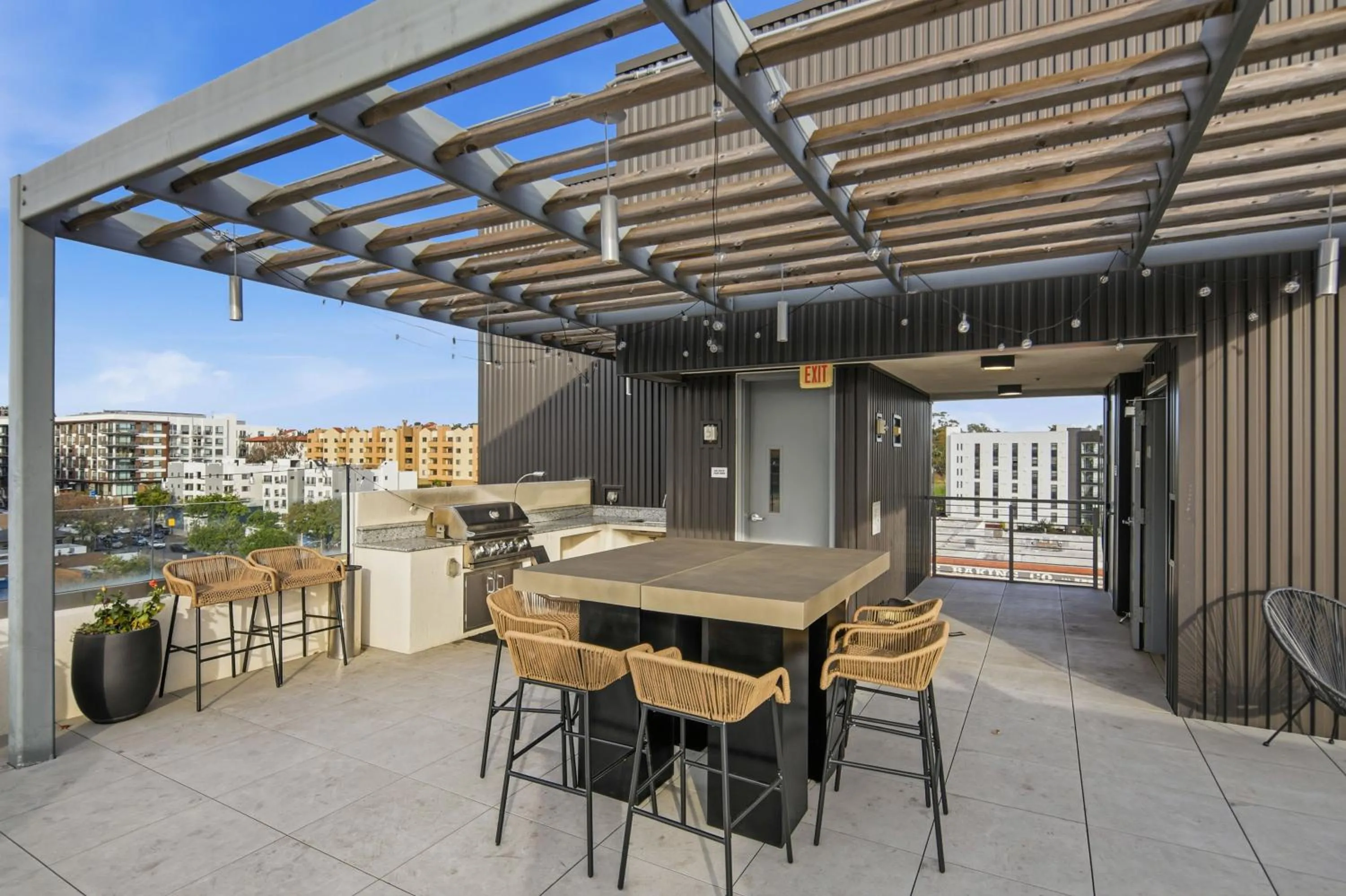 The Leo - One Bedroom Apartment W Private Balcony