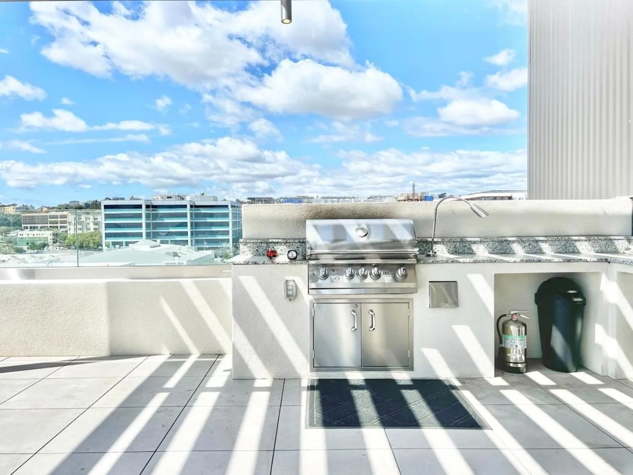 Beautiful One Bedroom Apartment With View Of City