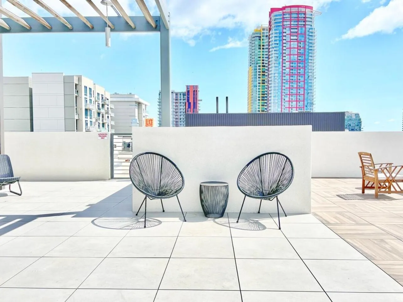 Beautiful One Bedroom Apartment With View Of City