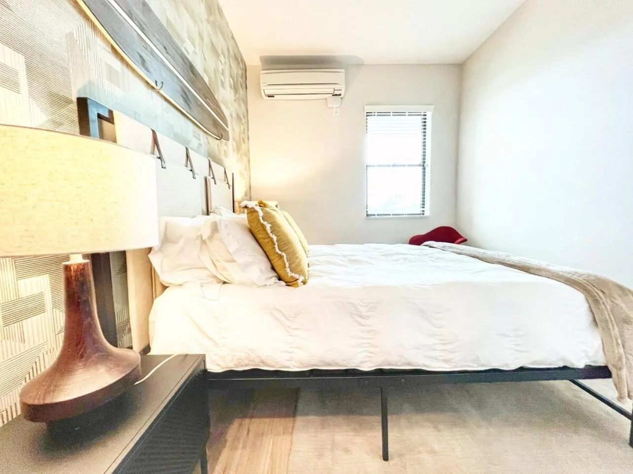 Bed in San Diego Skyline - Downtown Apartment