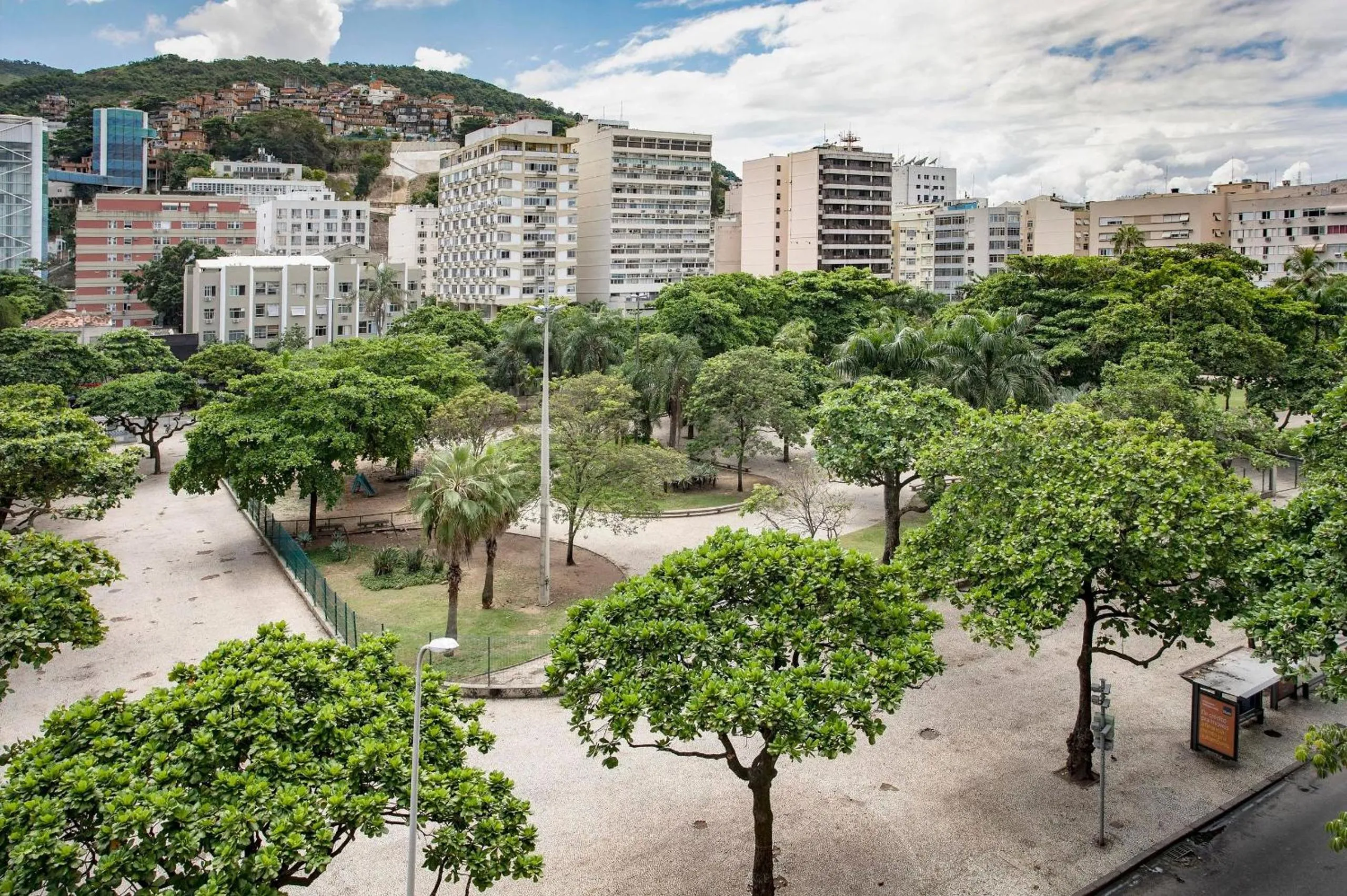 Street view in Praia e Conforto em Ipanema!