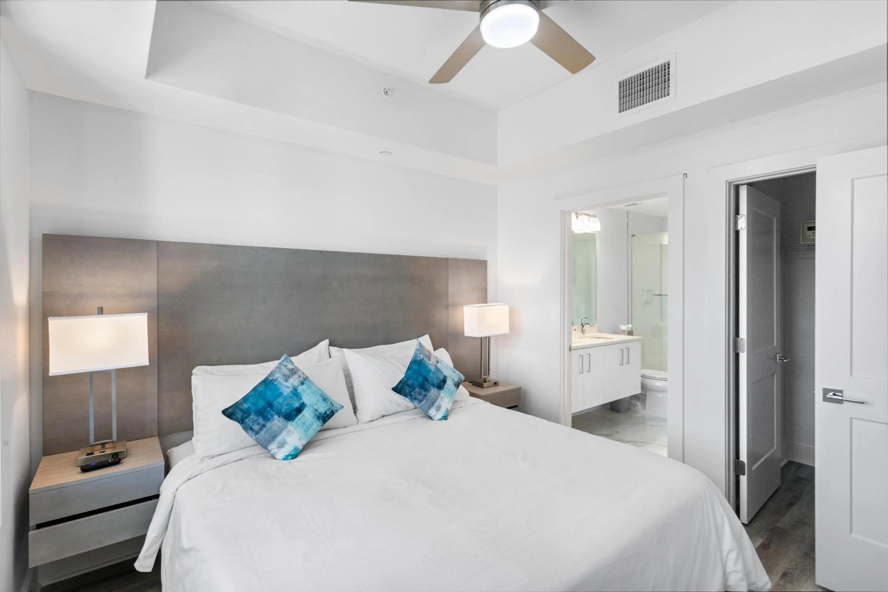 Bedroom, Bed in Ocean Club Treasure Island Hotel