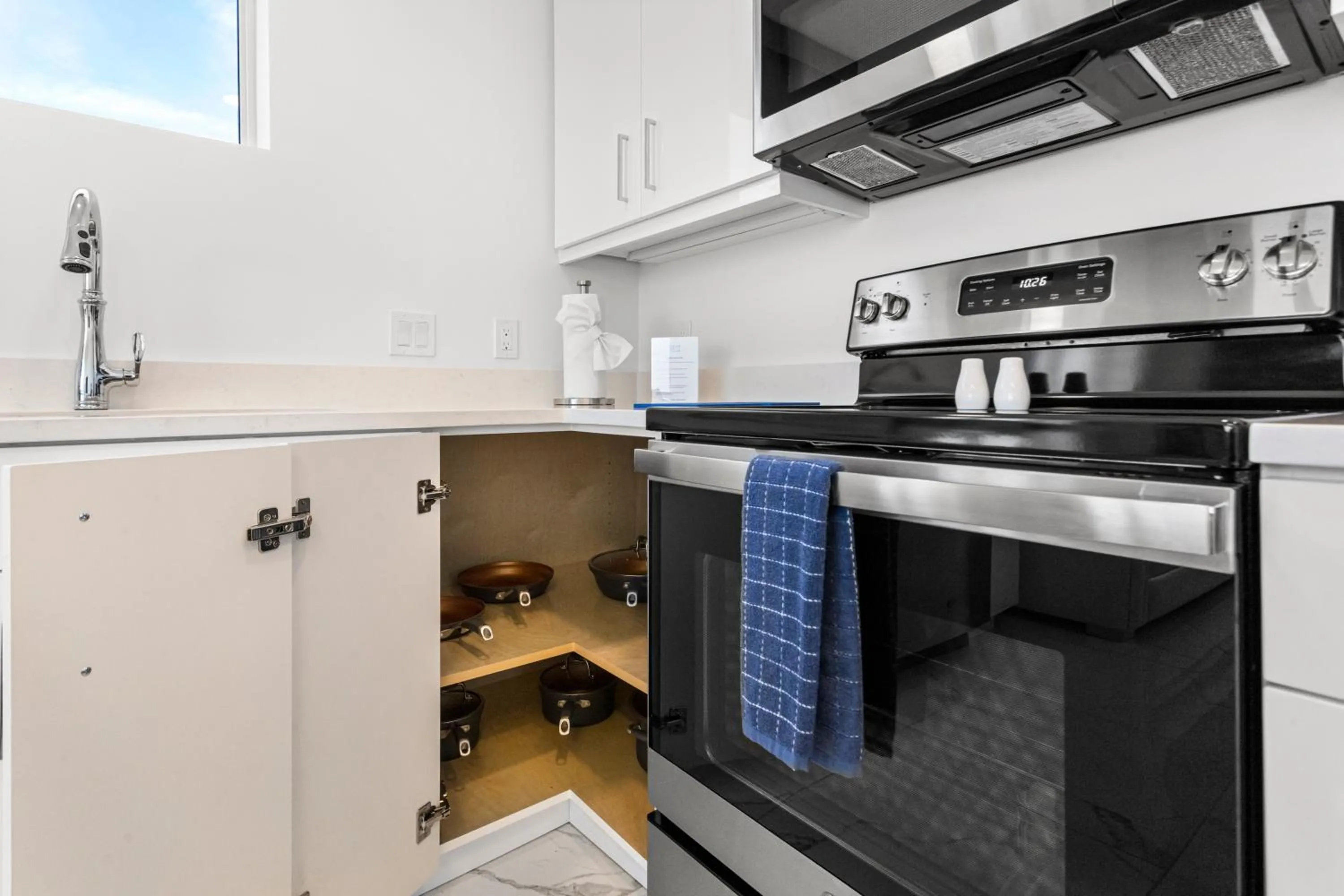 Kitchen or kitchenette in Ocean Club Treasure Island Hotel