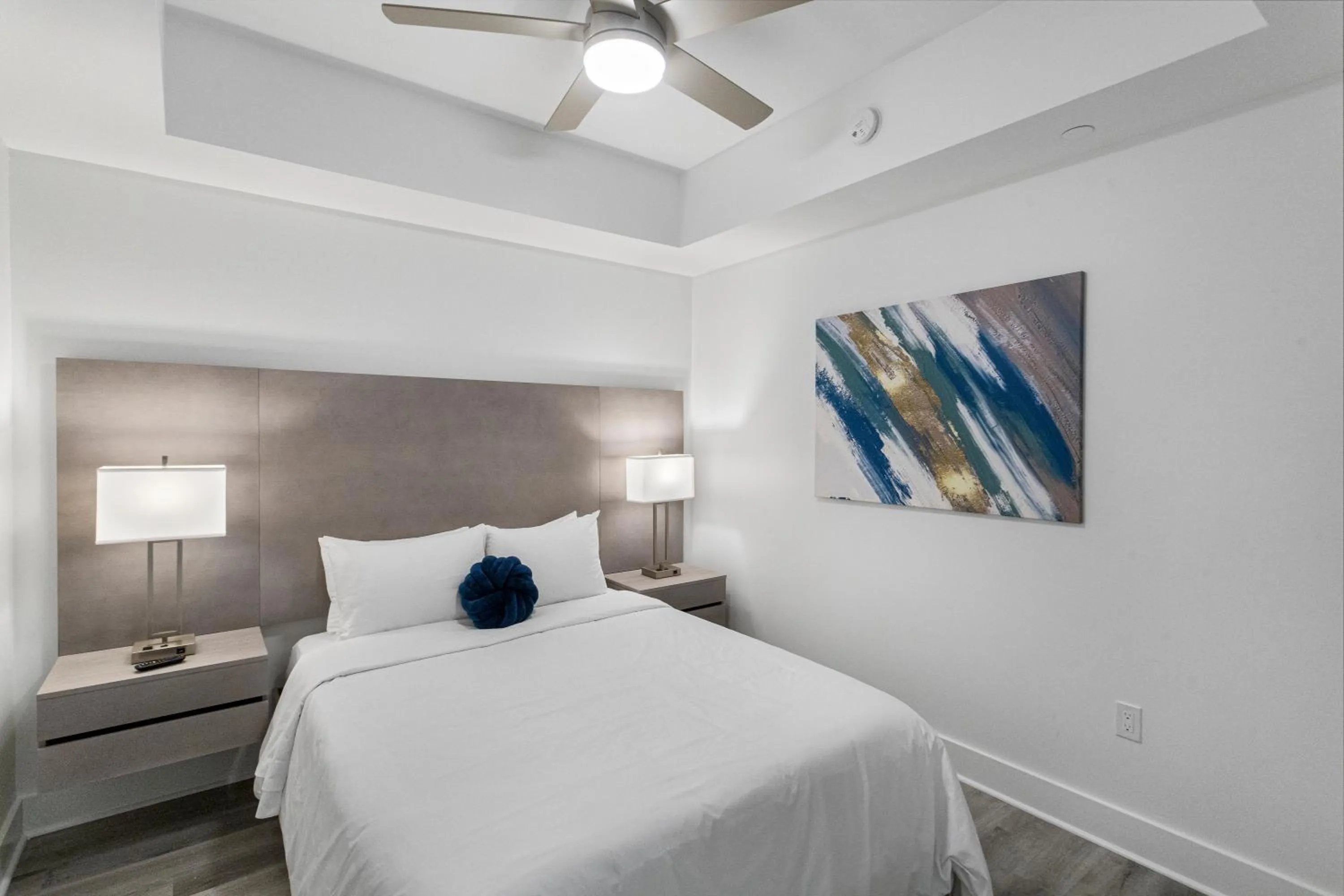 Photo of the whole room, Bed in Ocean Club Treasure Island Hotel