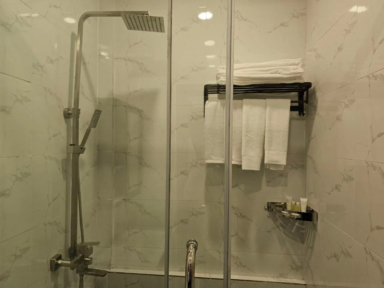 Shower in Nimith Hotel & Restaurant