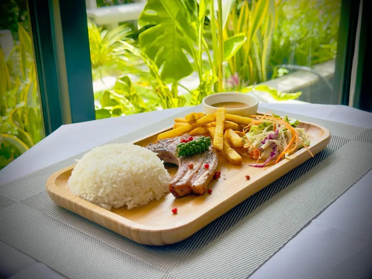 Restaurant/places to eat in Nimith Hotel & Restaurant