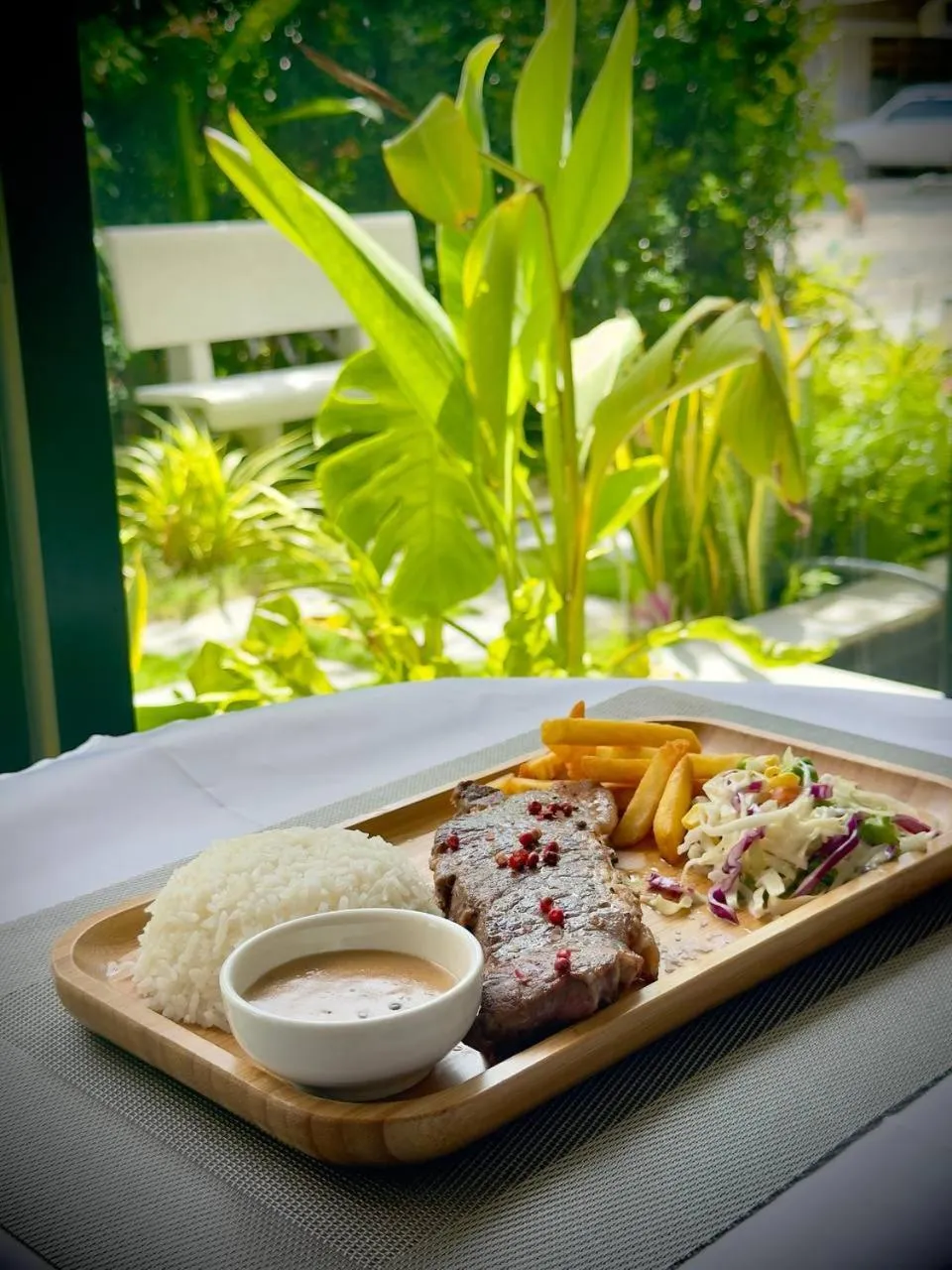 Restaurant/places to eat in Nimith Hotel & Restaurant