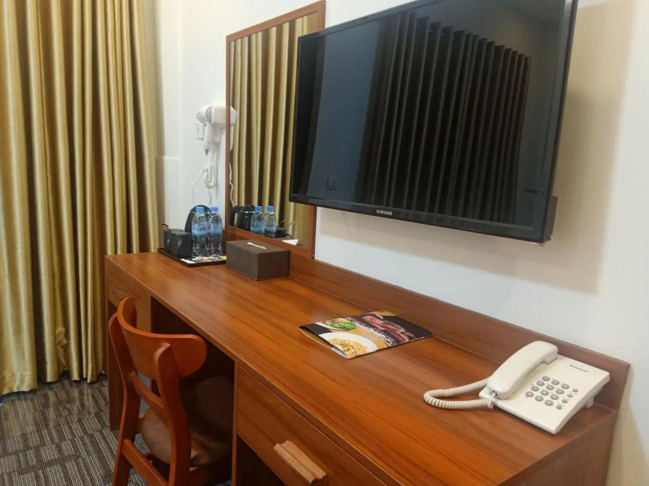 TV and multimedia in Nimith Hotel & Restaurant