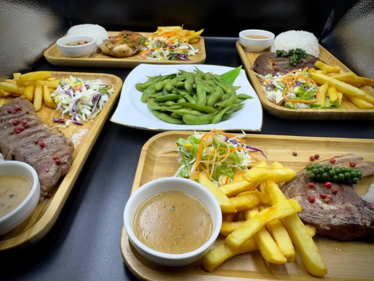 Restaurant/places to eat in Nimith Hotel & Restaurant