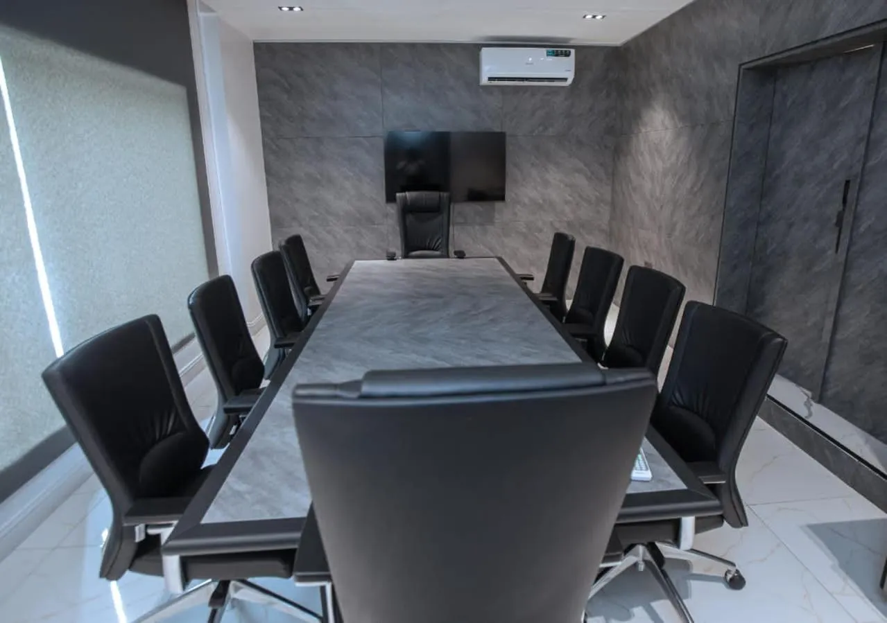 Knightsbridge Hotel & Suites