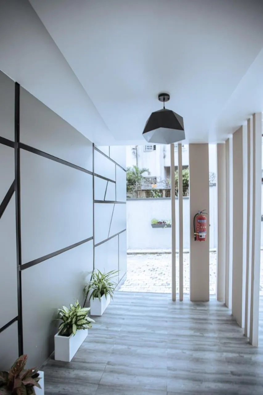 Knightsbridge Hotel & Suites