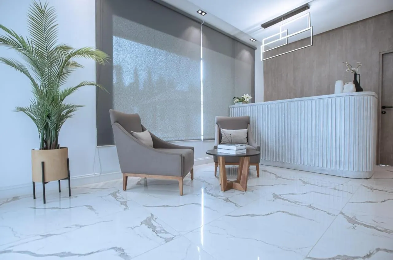 Knightsbridge Hotel & Suites