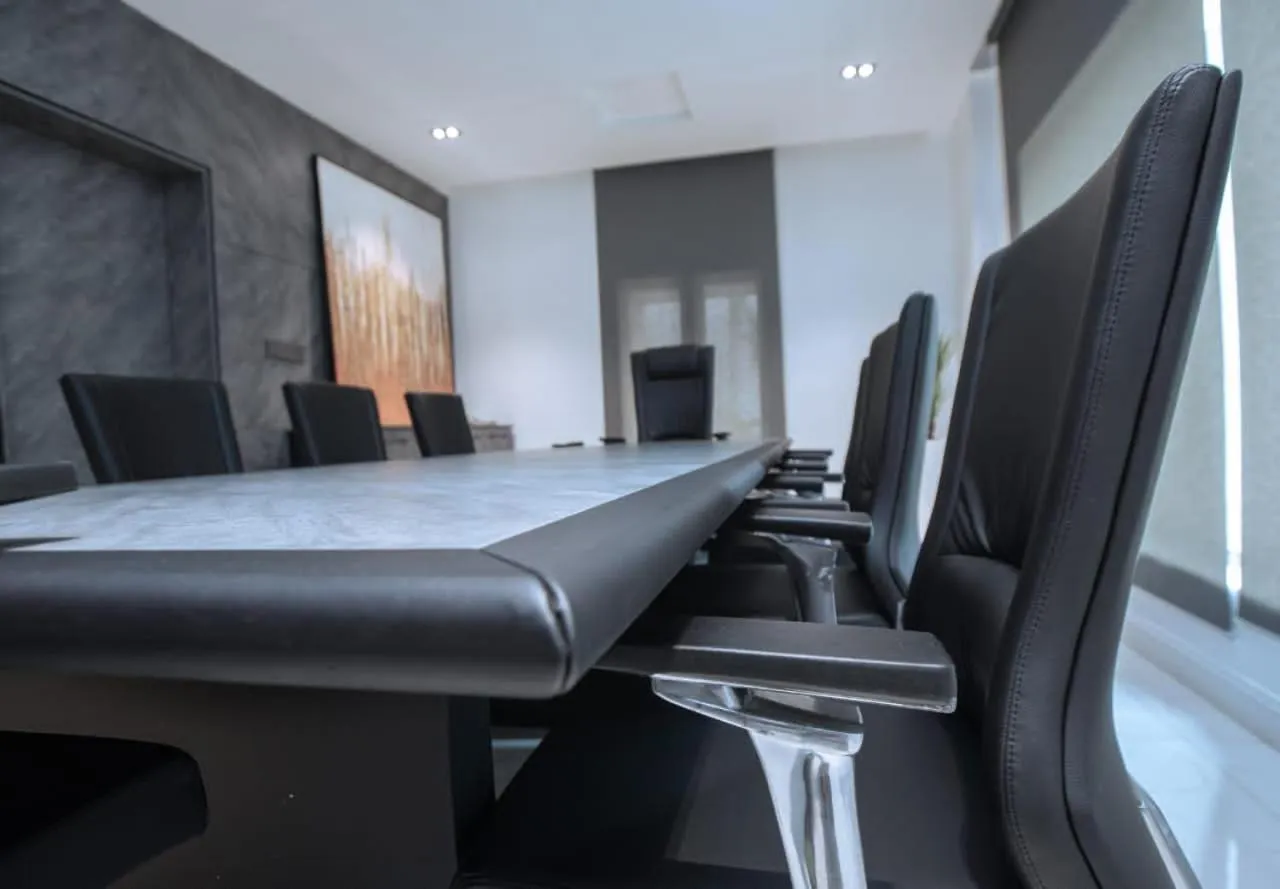 Knightsbridge Hotel & Suites