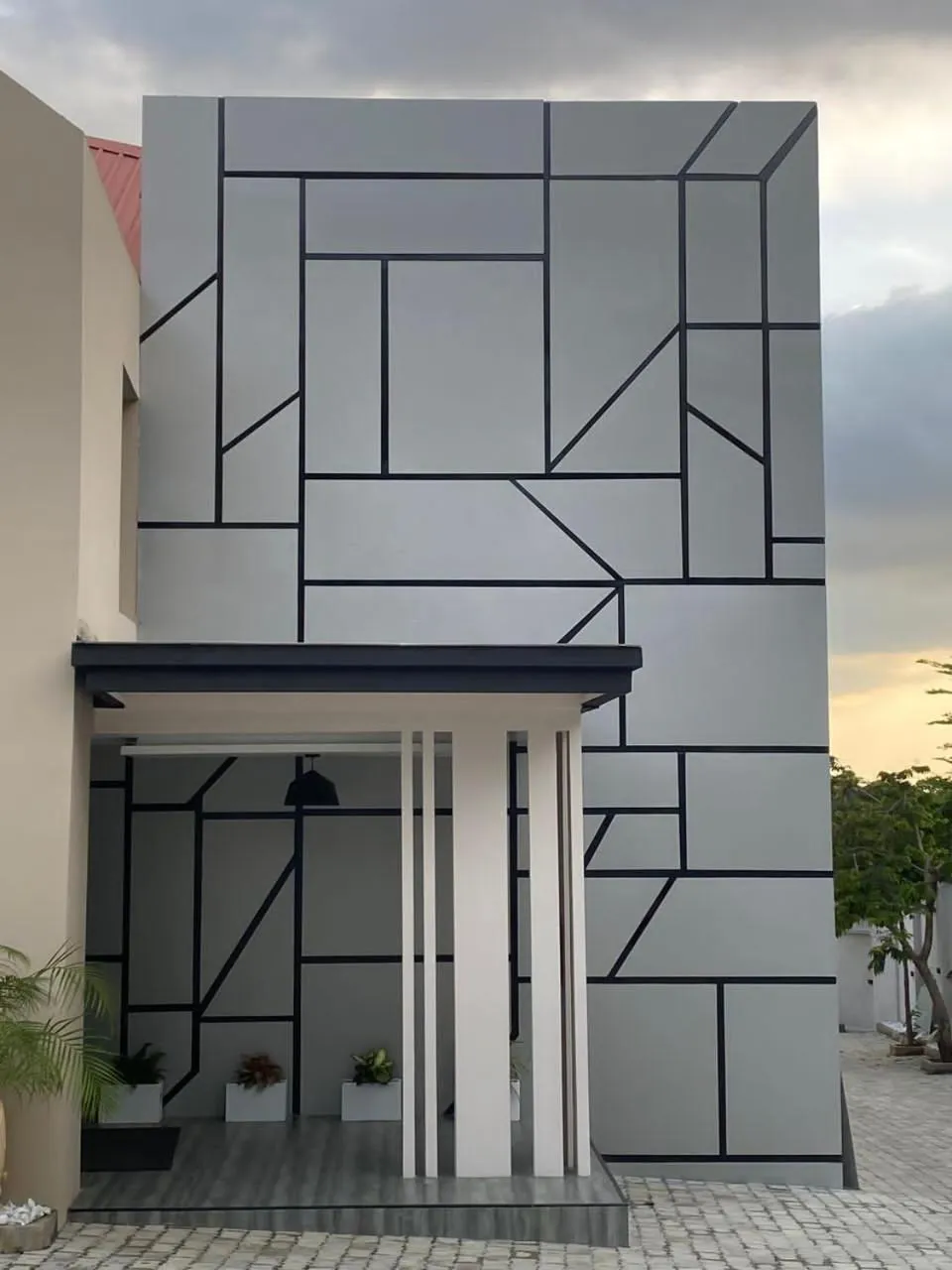 Knightsbridge Hotel & Suites