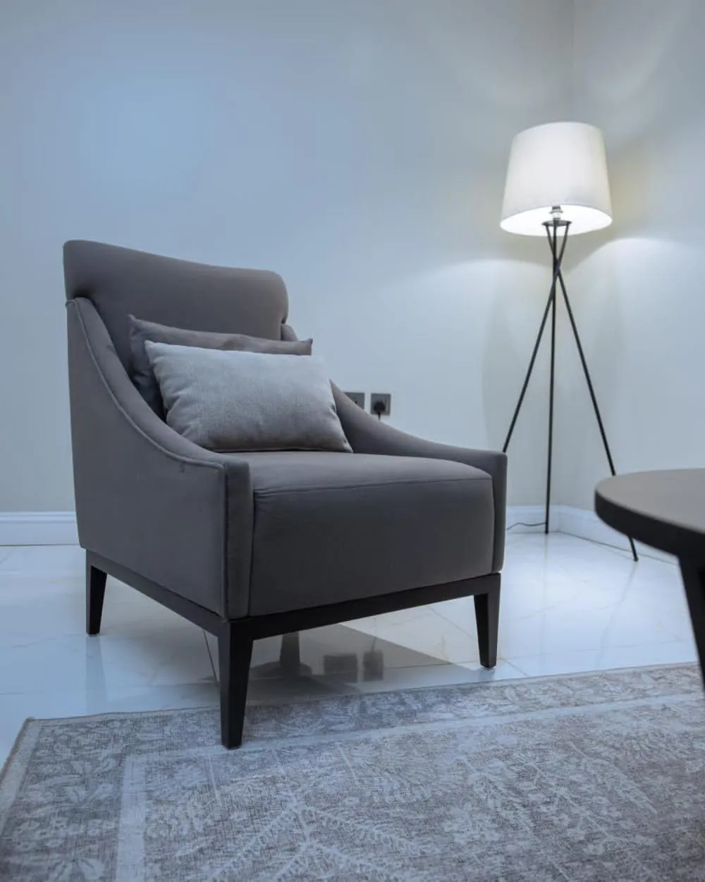 Knightsbridge Hotel & Suites