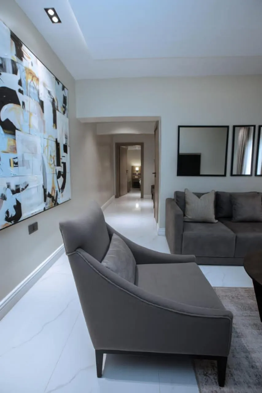 Knightsbridge Hotel & Suites