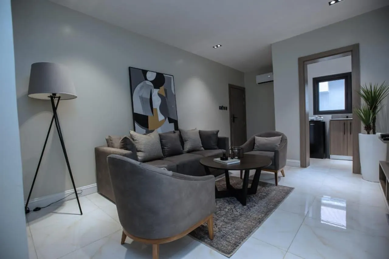 Knightsbridge Hotel & Suites