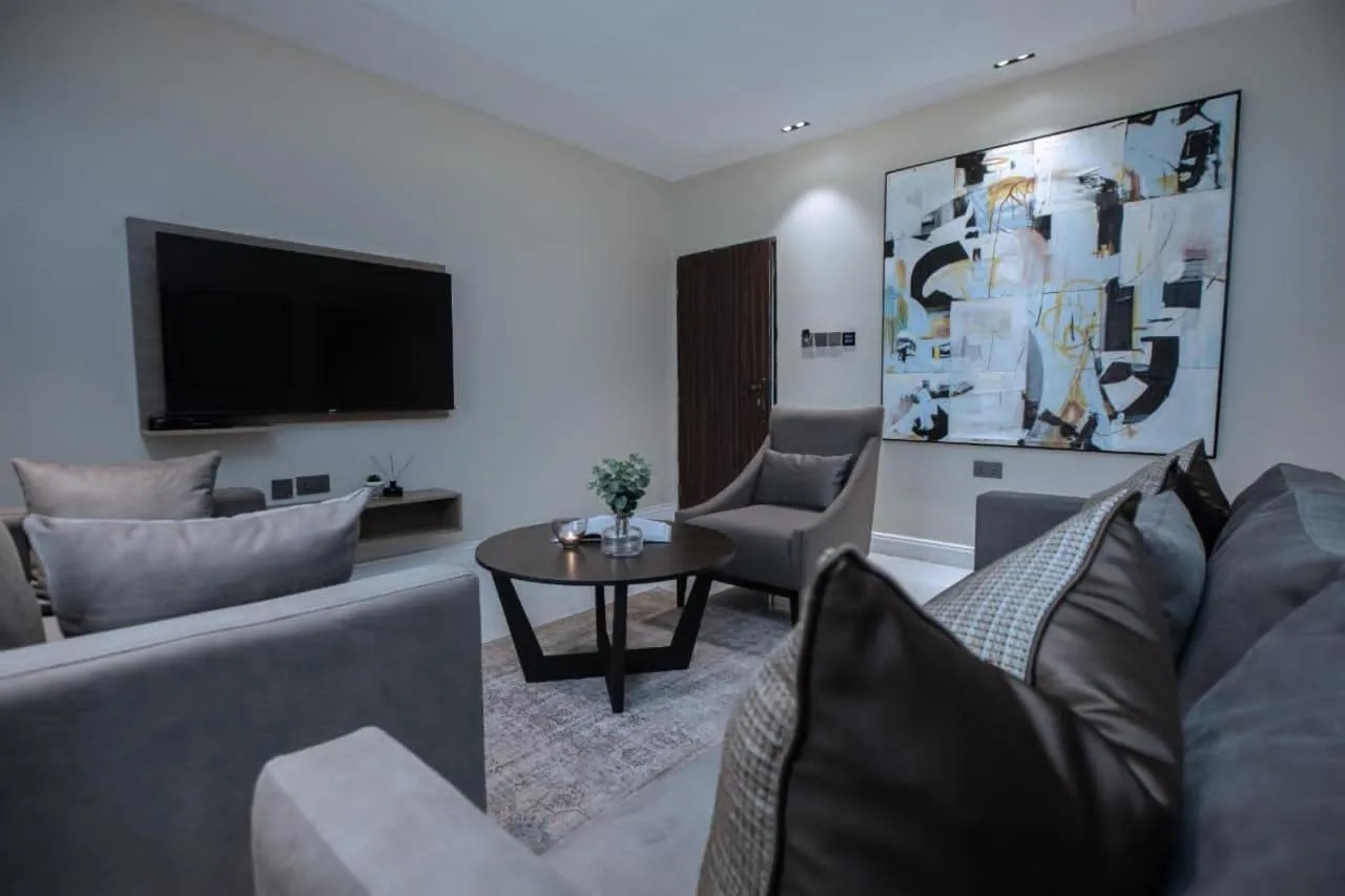 Knightsbridge Hotel & Suites